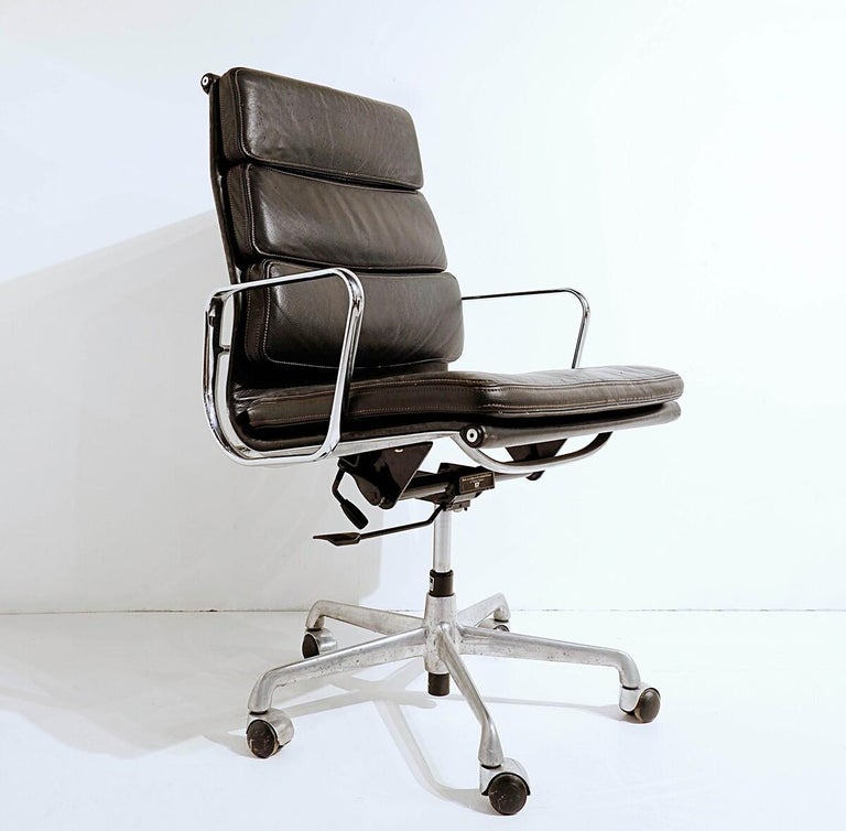 EA219' office chair by Charles and Ray Eames at 1stDibs | ea219 chair