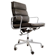 'EA219' office chair by Charles & Ray Eames