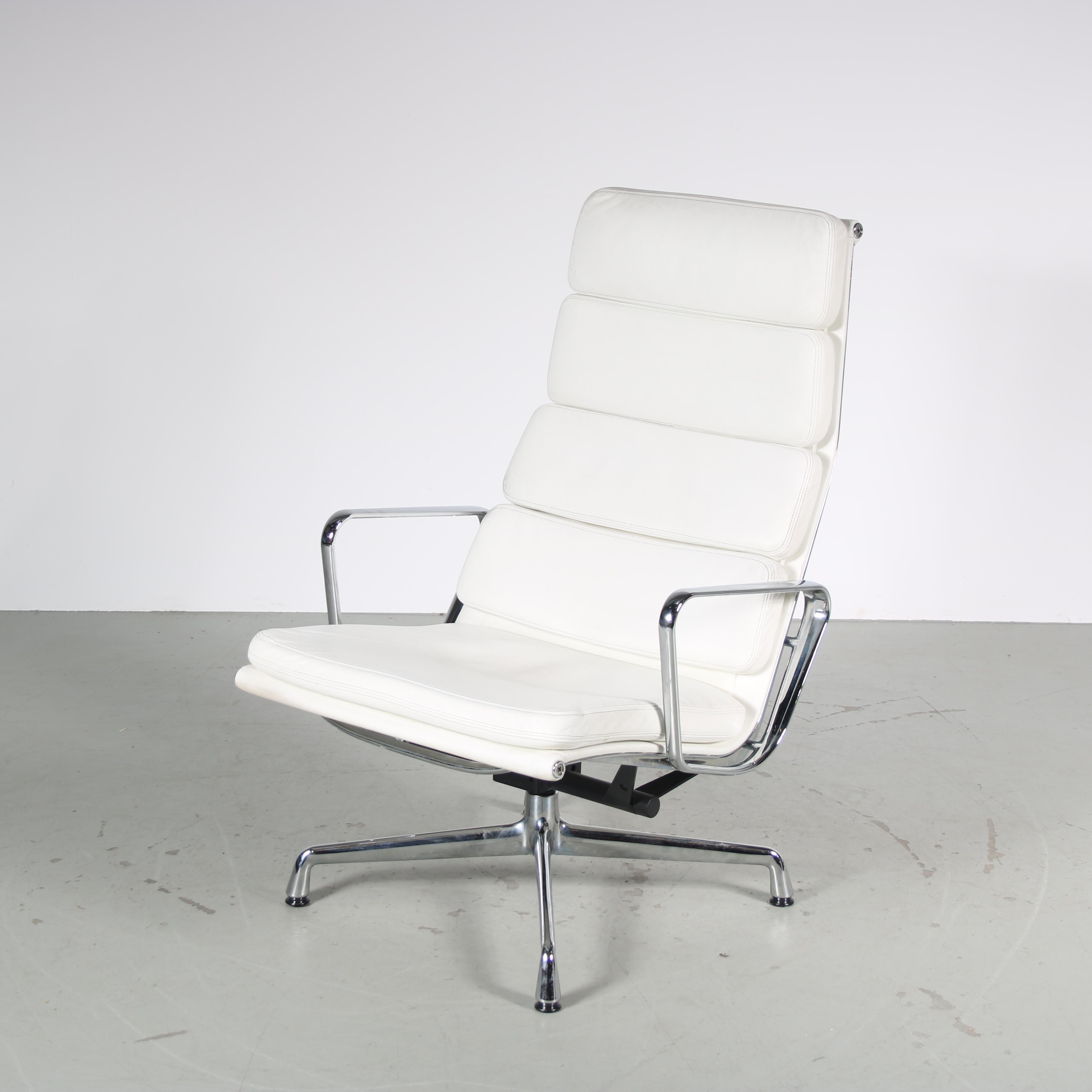 Mid-Century Modern “EA222” Chair by Charles & Ray Eames for Vitra, Germany 1990 For Sale