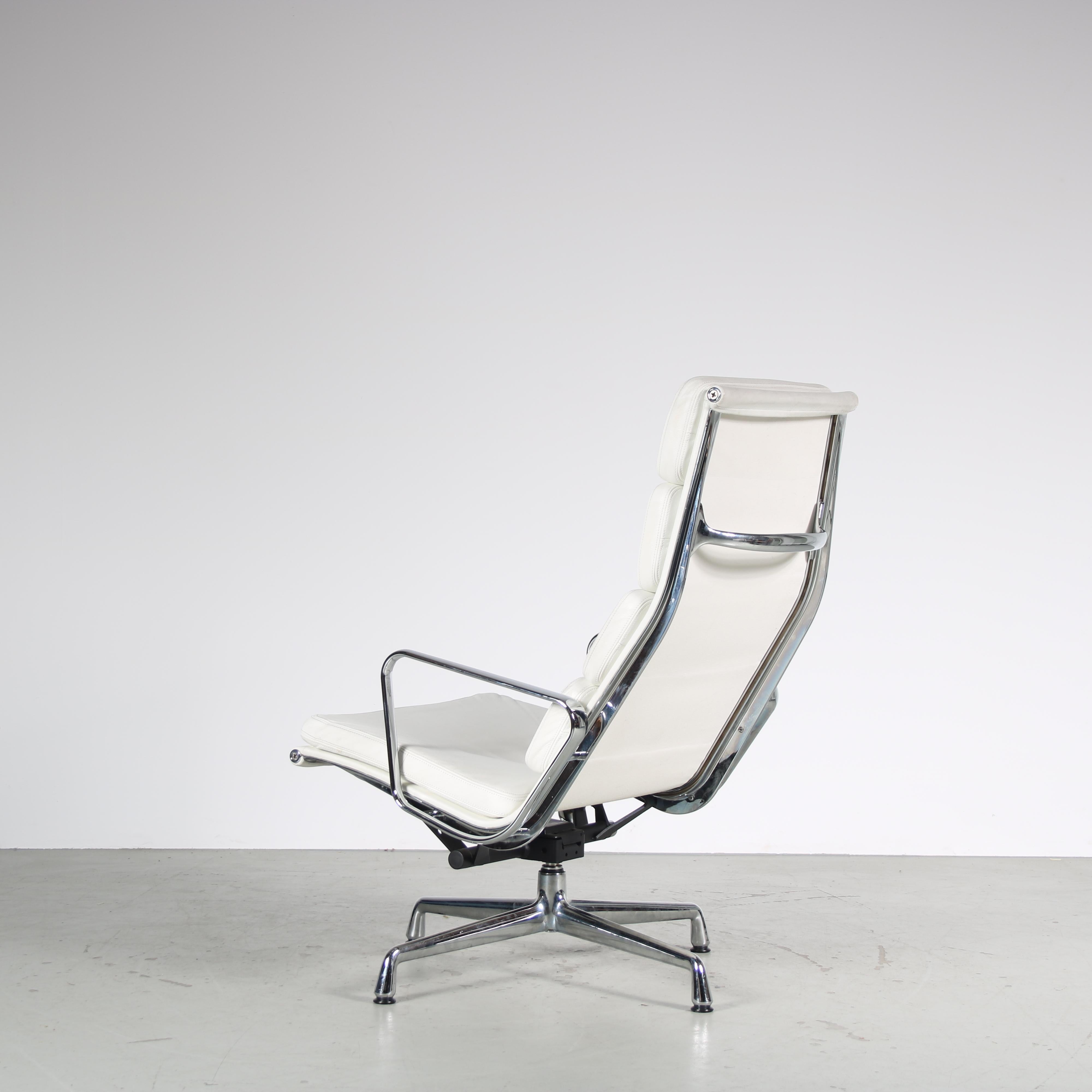 Plaqué Chaise EA222 de Charles & Ray Eames pour Vitra, Allemagne 1990 en vente