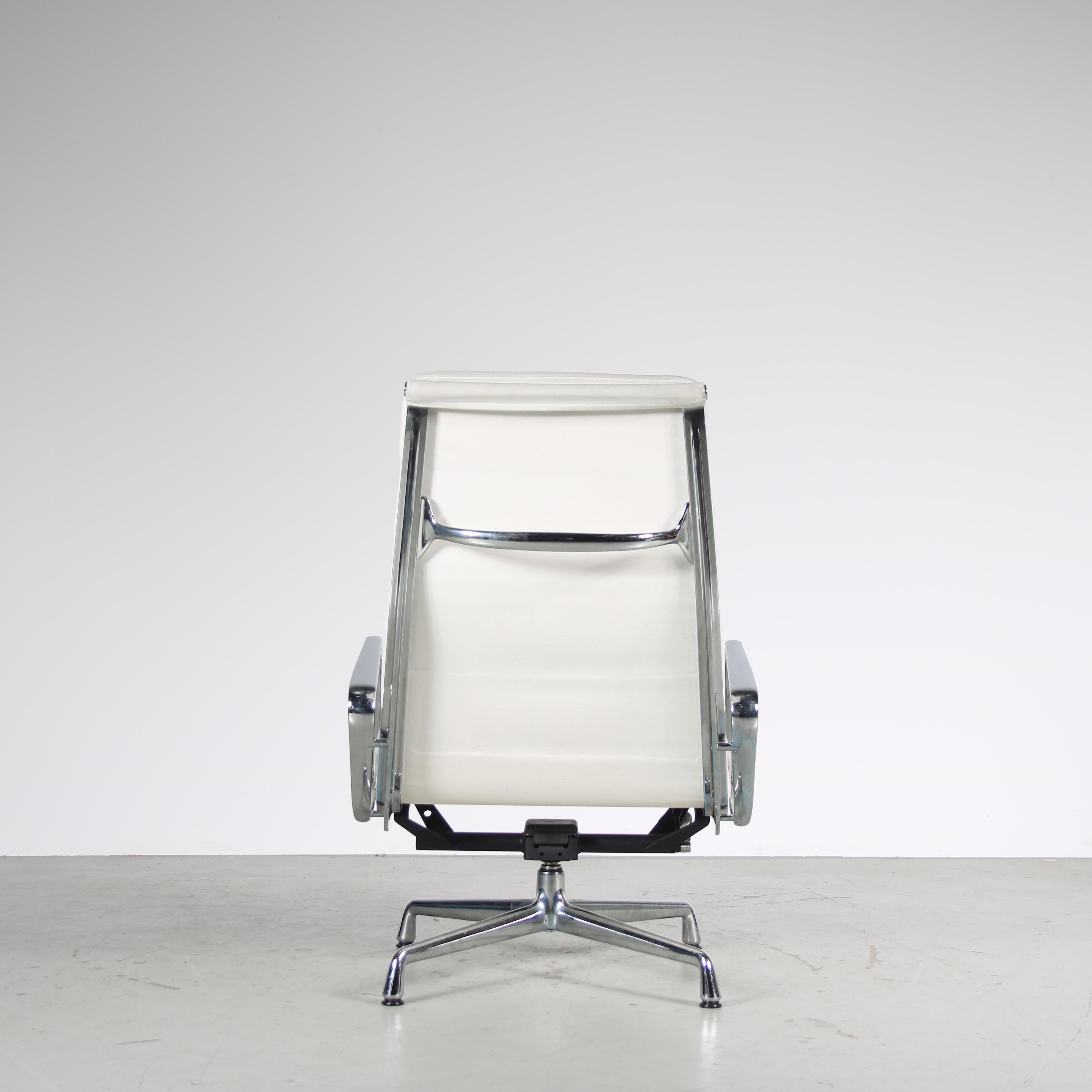 20th Century “EA222” Chair by Charles & Ray Eames for Vitra, Germany 1990 For Sale