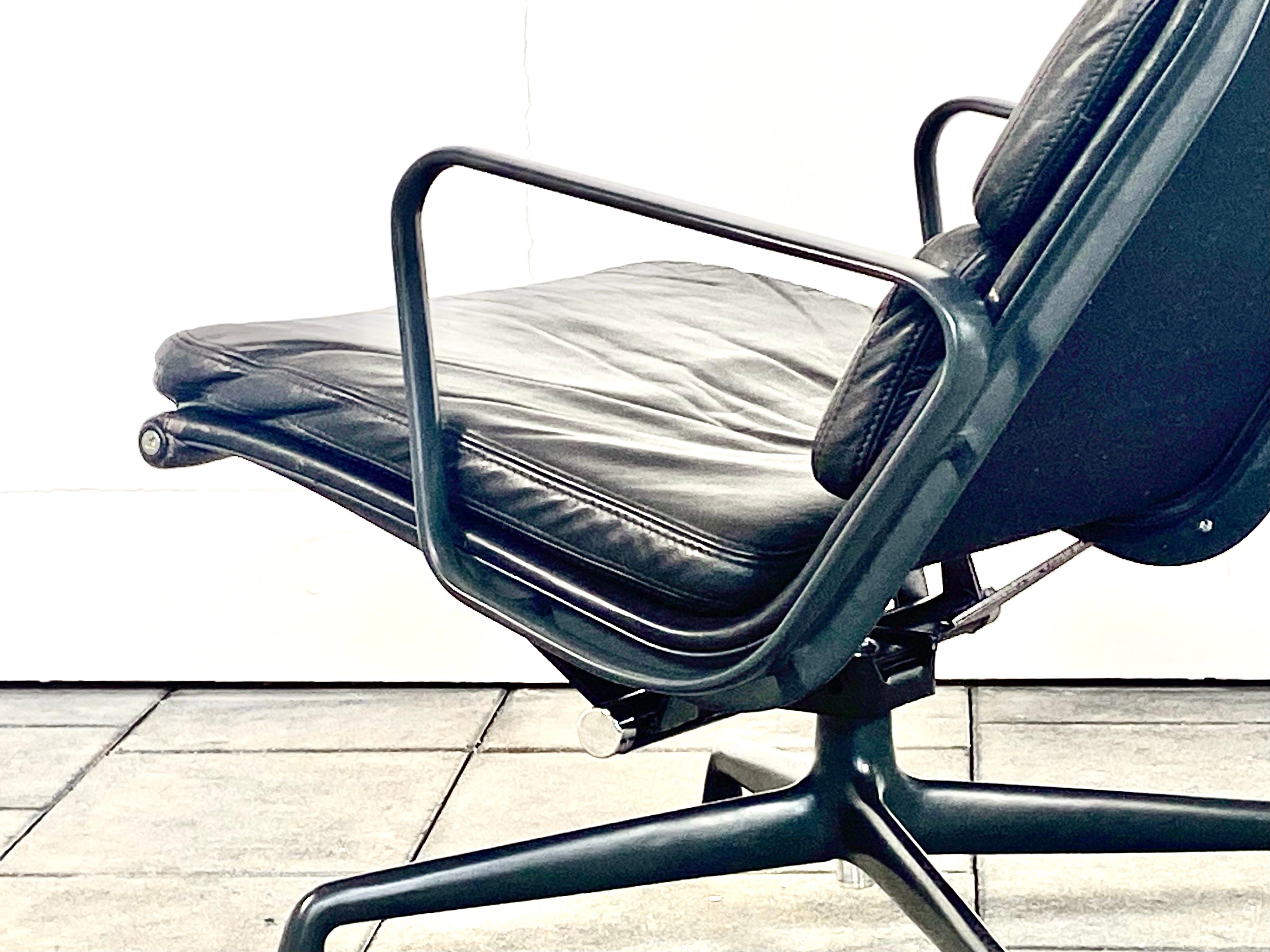 German EA222 Herman Miller / Vitra Aluminium Group Lounge Chair