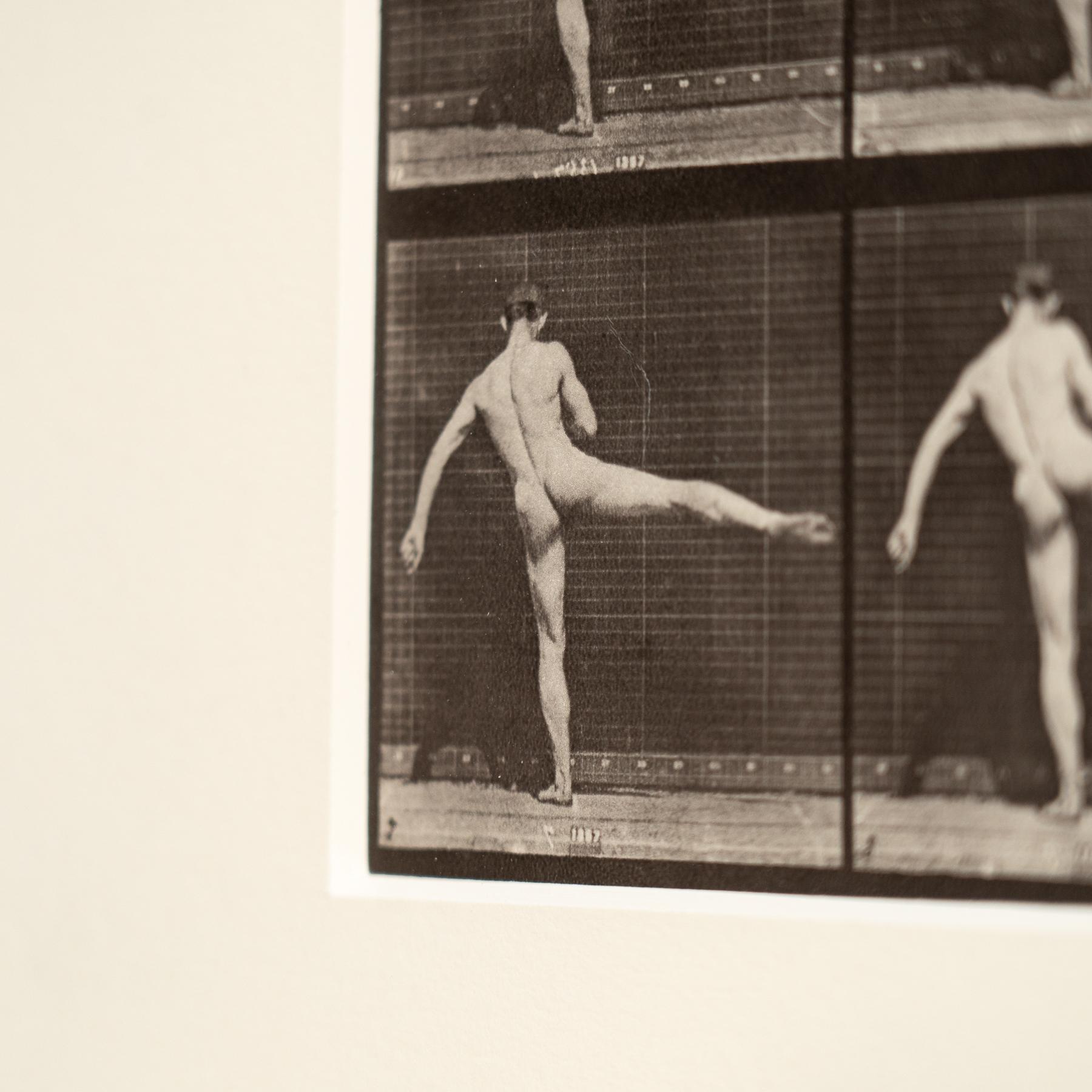 Eadweard Muybridge Gerahmte Schwarz-Weiß-Fotografie - Mann in Bewegung Studie im Angebot 3