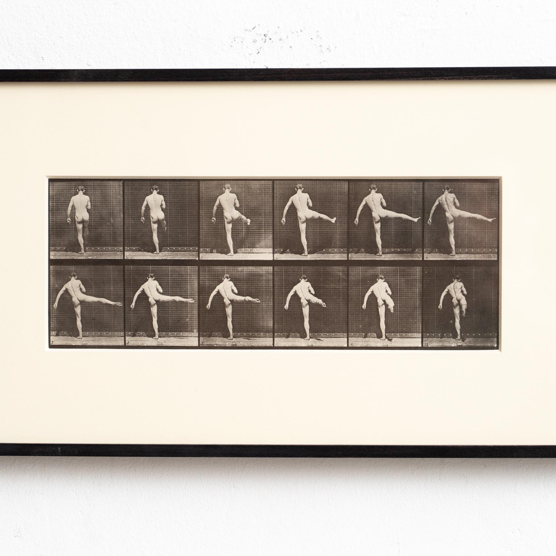 Eadweard Muybridge Gerahmte Schwarz-Weiß-Fotografie - Mann in Bewegung Studie im Zustand „Gut“ im Angebot in Barcelona, Barcelona