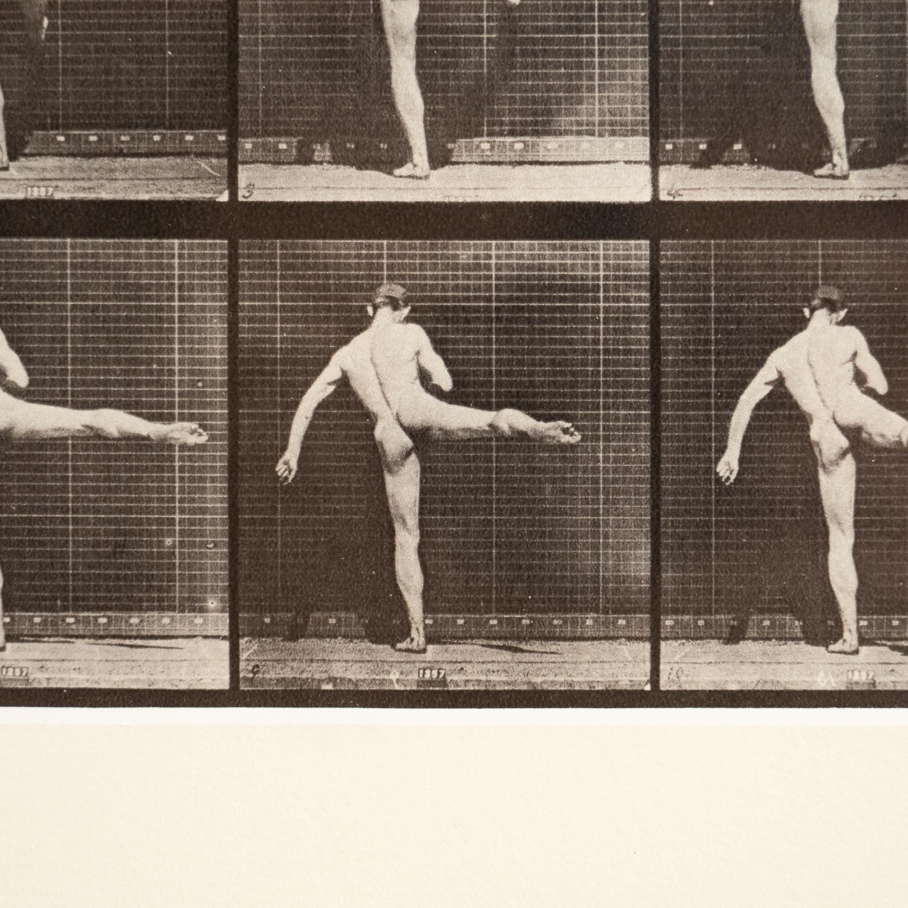 Eadweard Muybridge Gerahmte Schwarz-Weiß-Fotografie - Mann in Bewegung Studie im Angebot 2