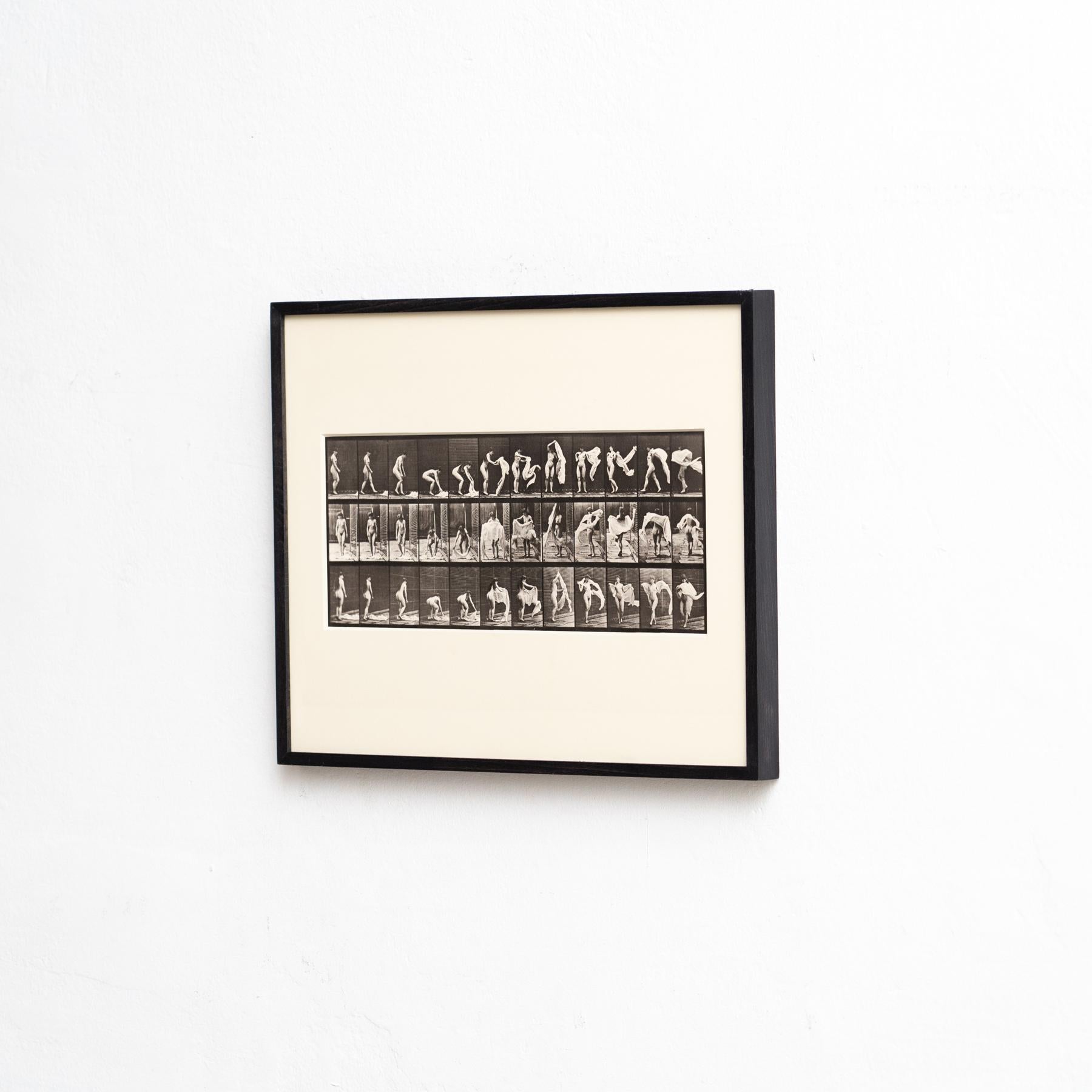 Mid-Century moderno Fotografia in bianco e nero con cornice di Eadweard Muybridge - Studio sulle donne in movimento in vendita