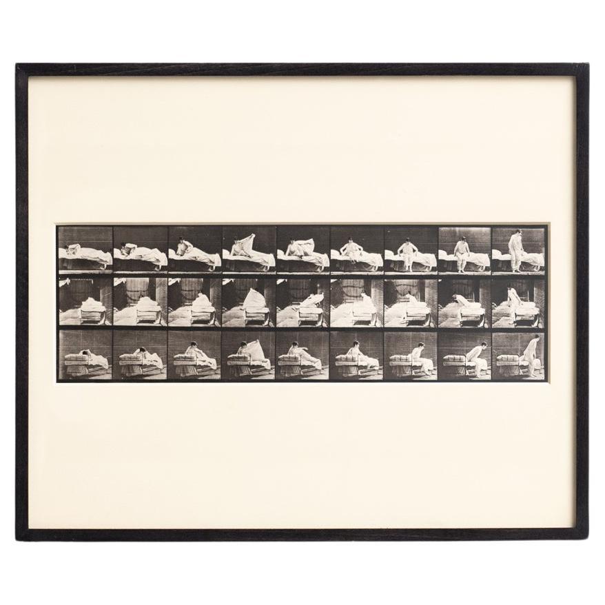 Eadweard Muybridge Gerahmte Schwarz-Weiß-Fotografie - Frauen in Bewegung Studie im Angebot