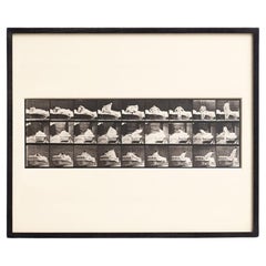 Eadweard Muybridge Gerahmte Schwarz-Weiß-Fotografie - Frauen in Bewegung Studie