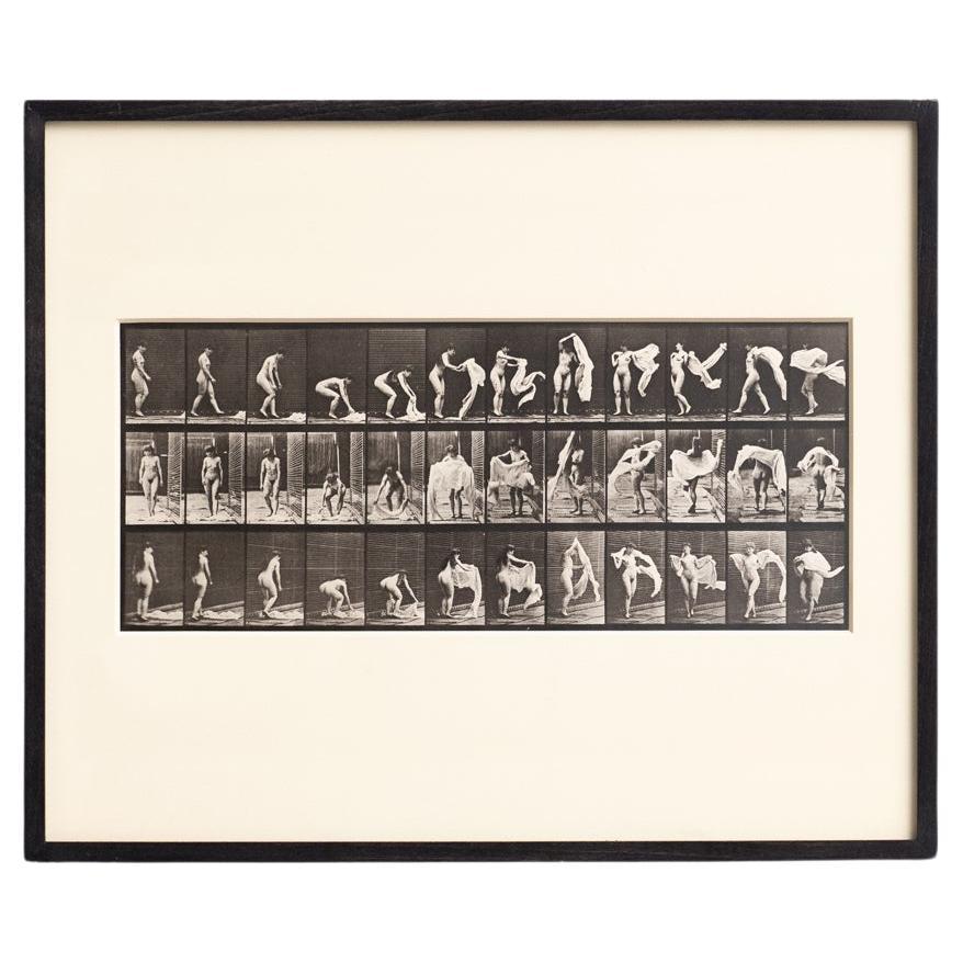 Eadweard Muybridge Gerahmte Schwarz-Weiß-Fotografie - Frauen in Bewegung Studie