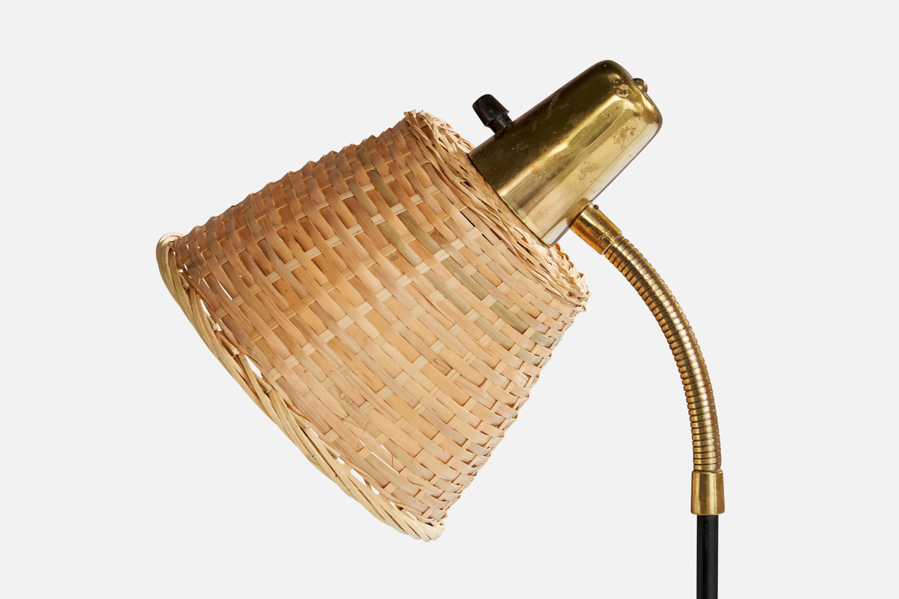 Suédois EAE, lampadaire, laiton, métal, tissu, rotin, Suède, années 1960 en vente