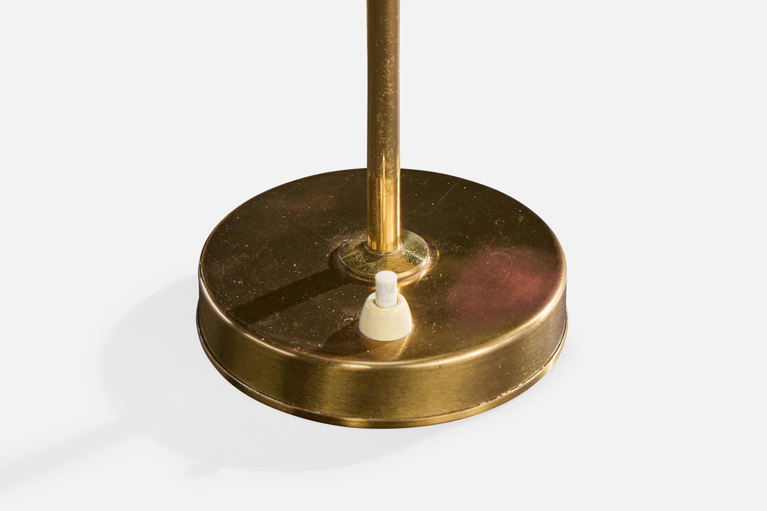 E.A.E., lampe de table, laiton, tissu, Suède, années 1950 État moyen - En vente à High Point, NC