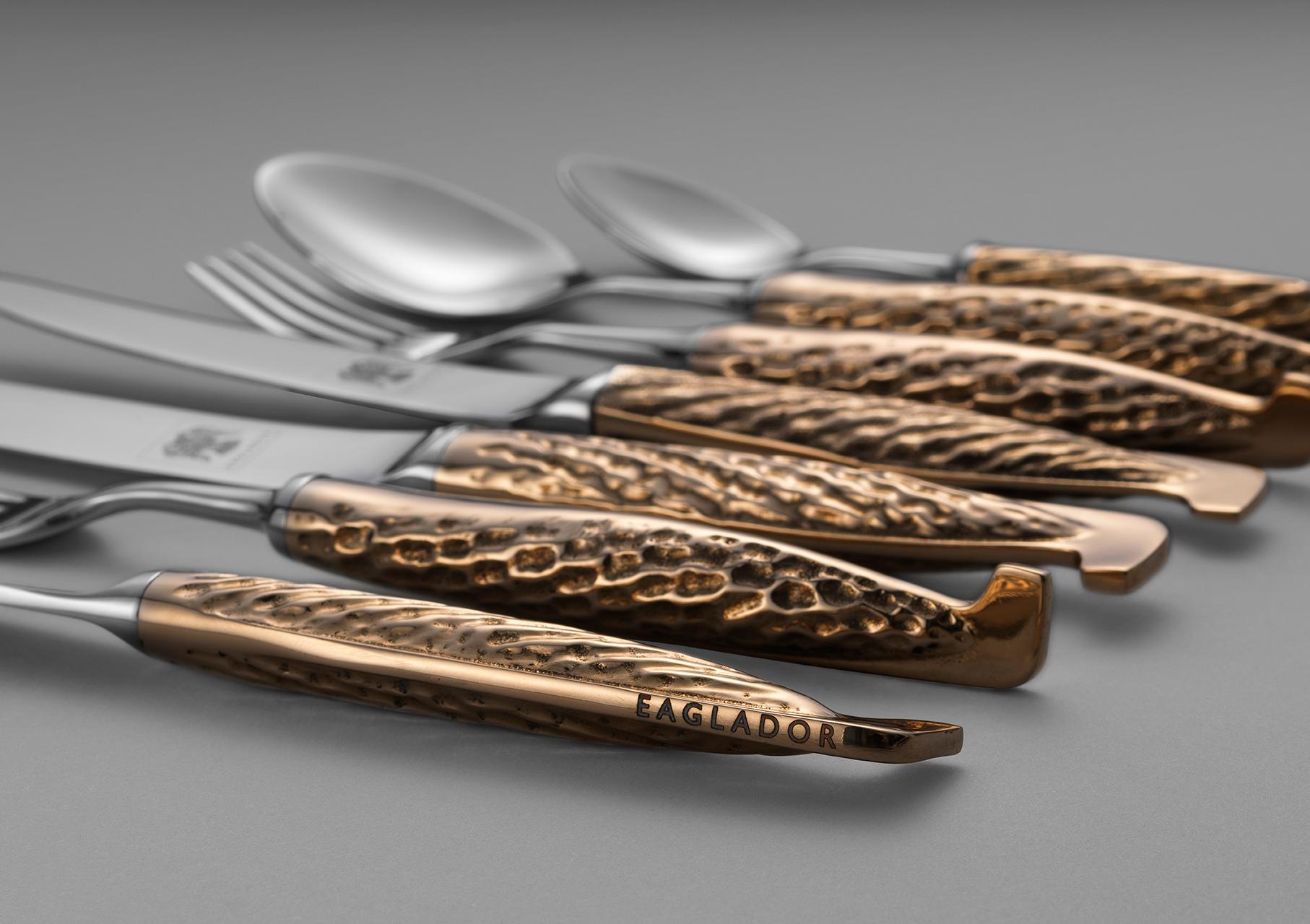 Eaglador bronze handled flatware has been designed to imitate a switch-blade. 

Contemporary in style, the handle has been cast and shows wrought sculptural detail which contrasts nicely to the polished spine and steel. 

The collection has been
