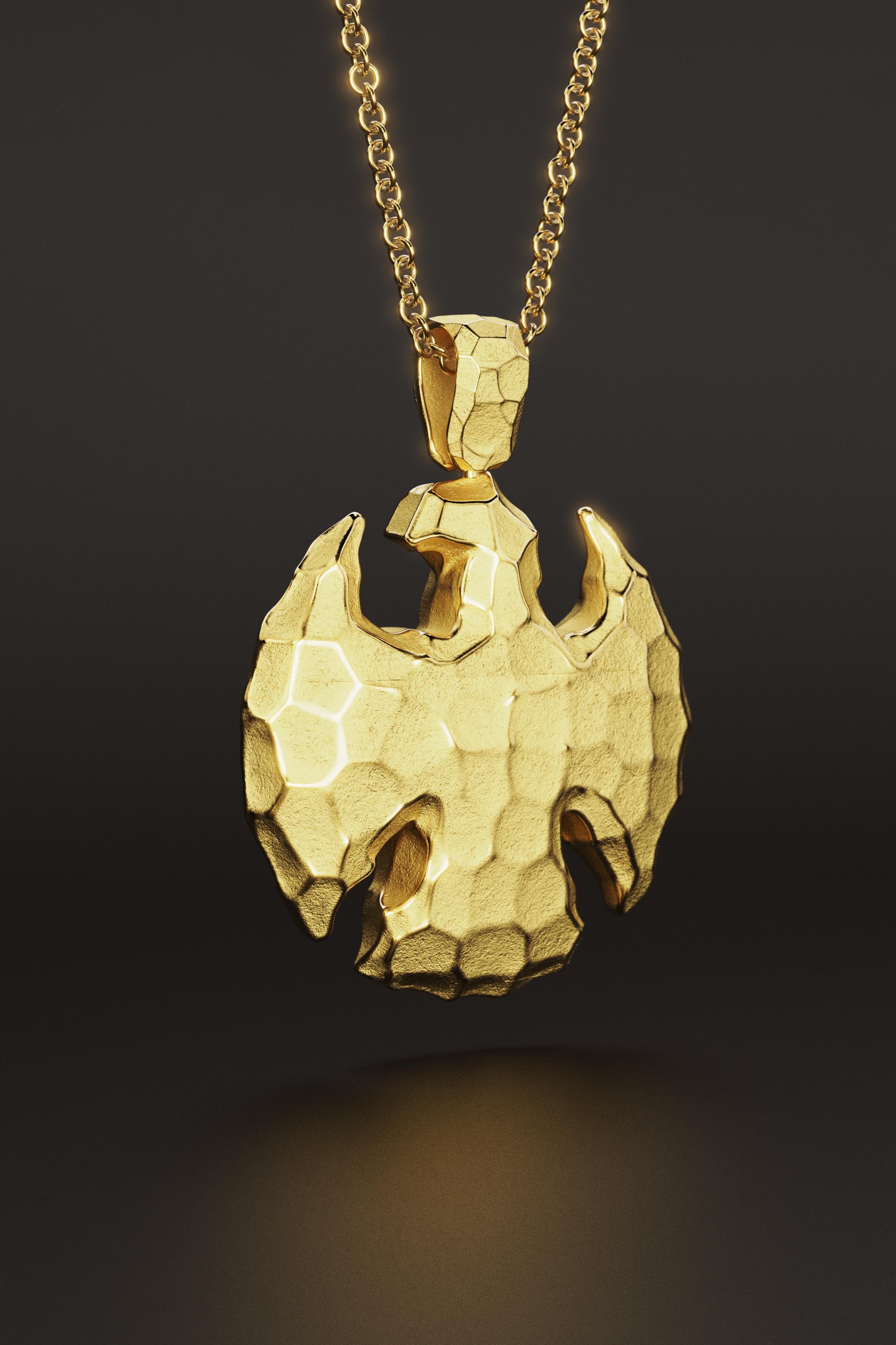 Faceted Eagle Pendant in 18k Gold - Made to Order by Oltremare Gioielli

This striking eagle-shaped gold pendant captures the essence of strength and freedom. Designed with precision in Italy by Oltremare Gioielli, the eagle features a faceted