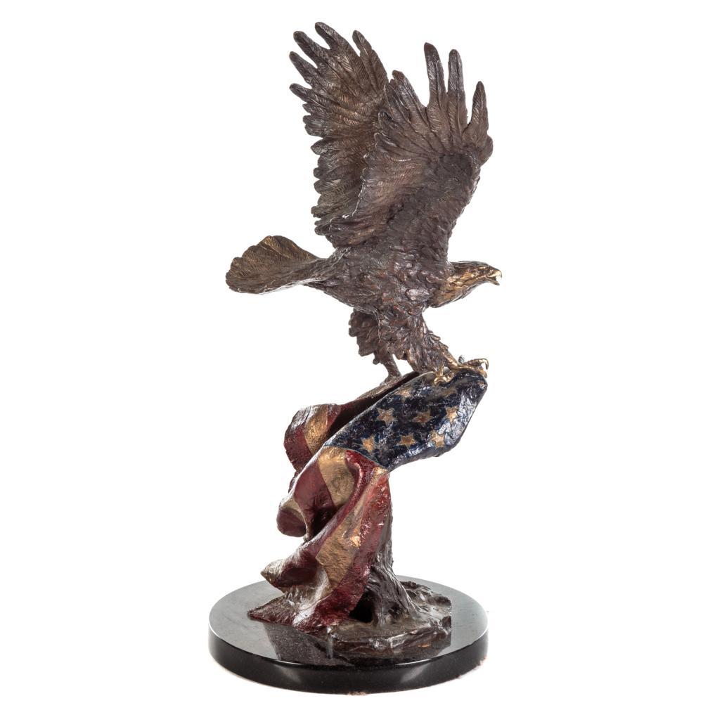 Bronzeskulptur eines Adlers und einer Flagge von Lorenzo E. Ghiglieri, limitierte Auflage 205/475 im Zustand „Gut“ im Angebot in Colorado Springs, CO