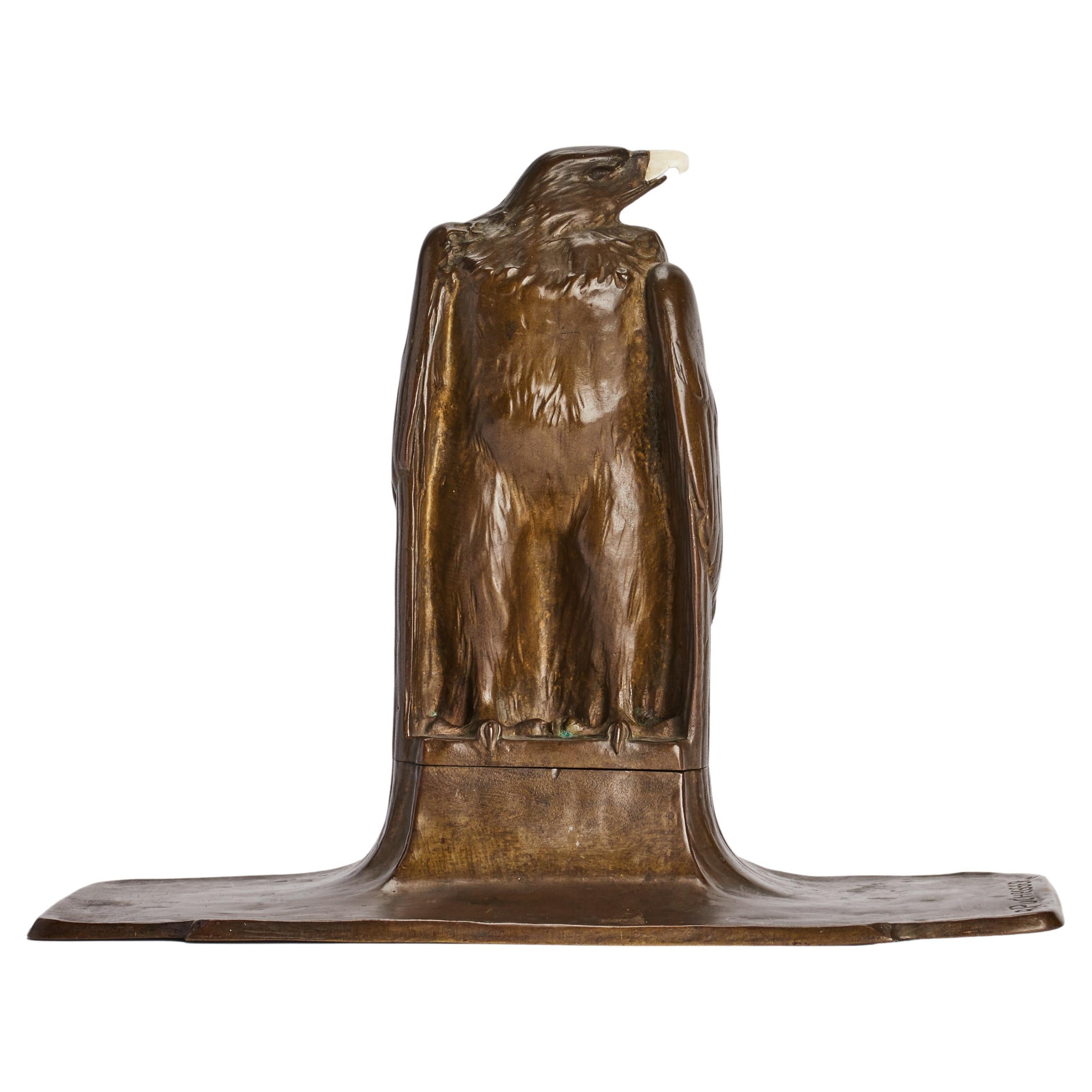 Calamaio in bronzo a forma di aquila, firmato Anton Puchegger, Austria  1890 circa.