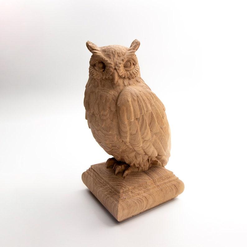 Eagle Owl Staircase Wooden Finial Decor In New Condition For Sale In St Petersburg, St Petersburg