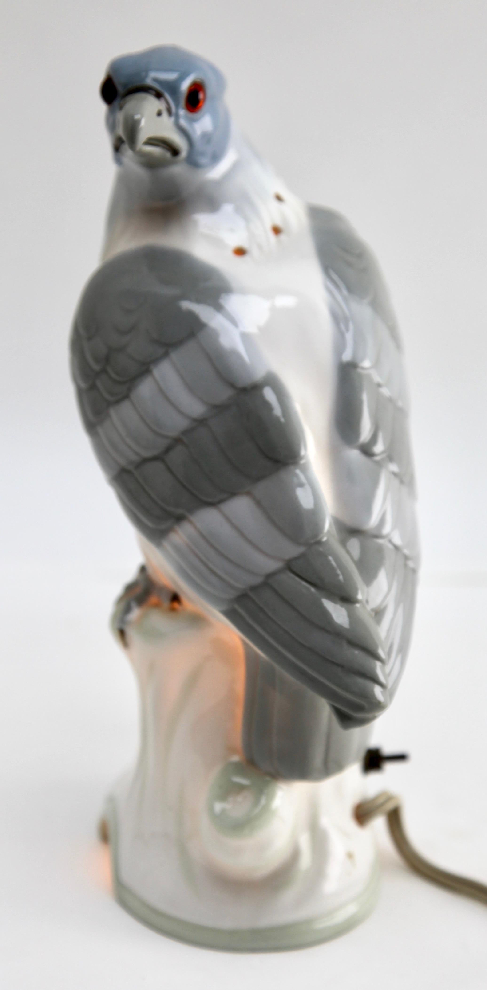 Rare and gorgeous eagle perfume lamp attributed to Carl Scheidig Grafenthal, Germany.
Excellent condition, lamp is in working order.
Size: Height 23 cm, 9.05 inches, width 14 cm, 5.51 inches.
Germany, 1930s, excellent condition
Porcelain