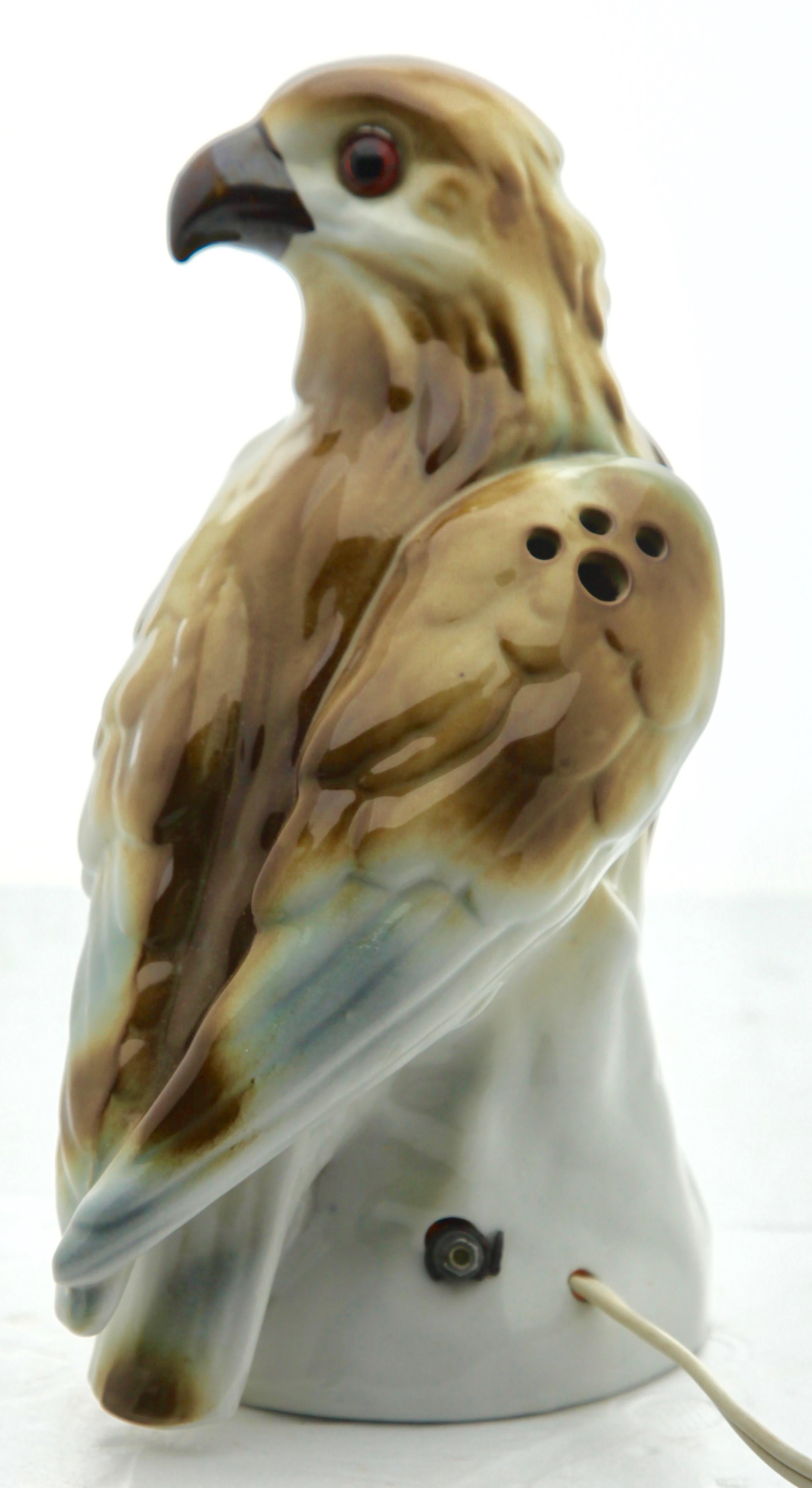 Rare and gorgeous eagle perfume lamp attributed to Carl Scheidig Grafenthal, Germany.
Excellent condition, lamp is in working order.
Size: Height 21 cm, 8.26in., width 12 cm, 4.72 in.
Germany, 1930s, excellent condition
Porcelain figurine/air