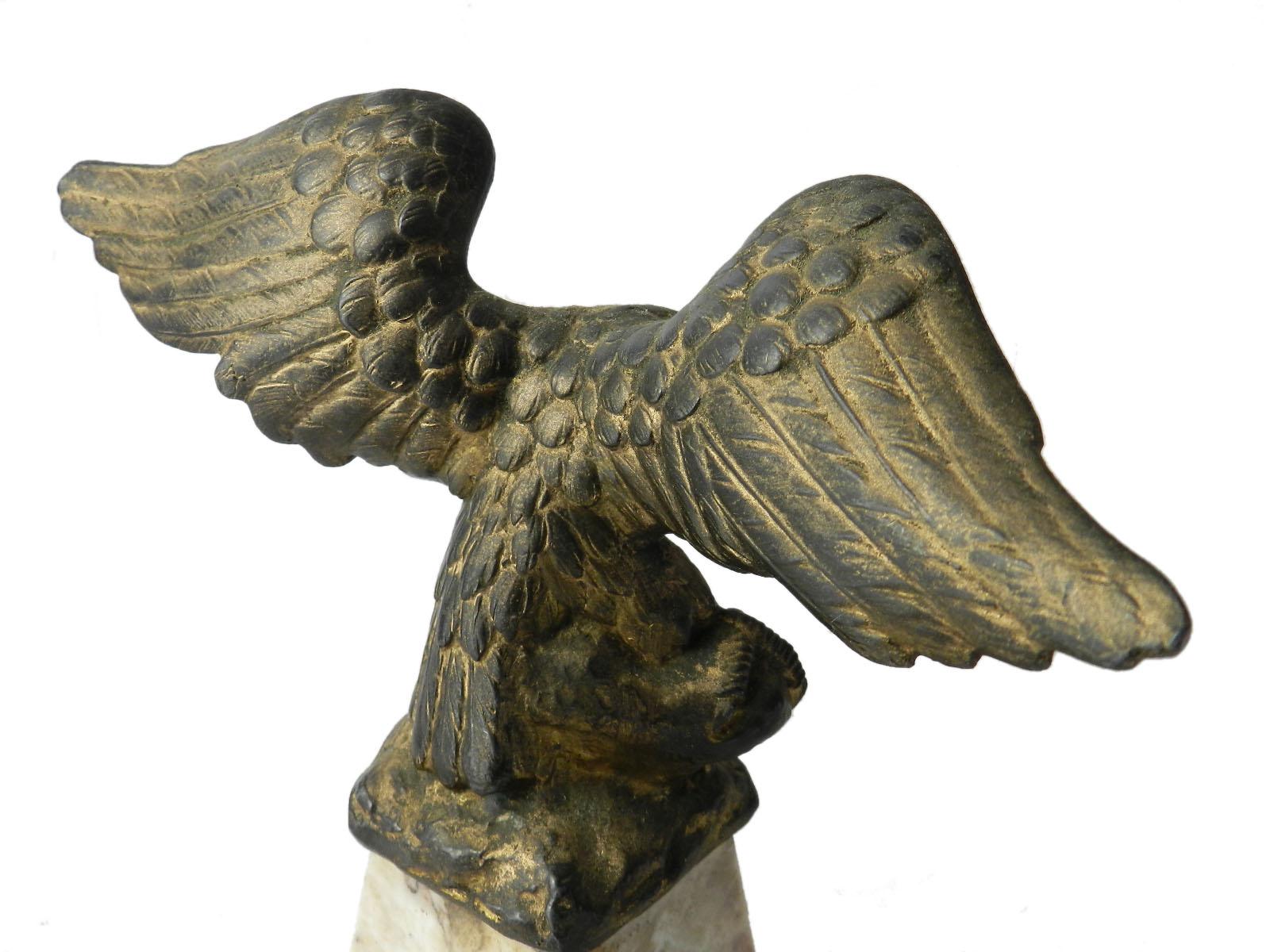 Pocket watch holder stand eagle with snake in beak
Pocket watch hooks on to the snake
French early 20th century
Marble base with only very minor marks of wear nothing distracting
Gilded Spelter which has good aged patina
Gold has faded slightly