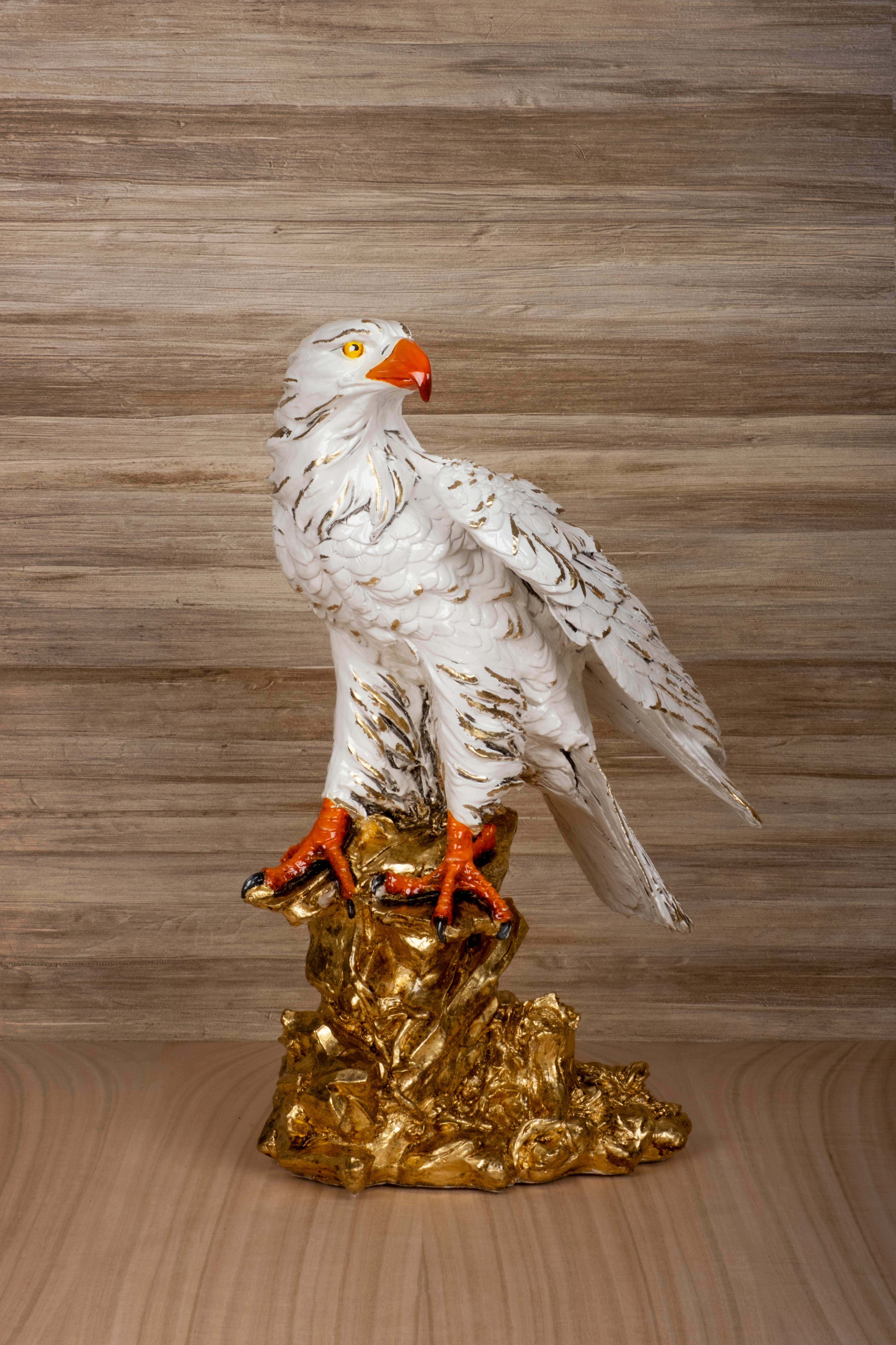 Fait main Statue d'aigle en résine, fabriquée à la main par Lusitanus Home en vente