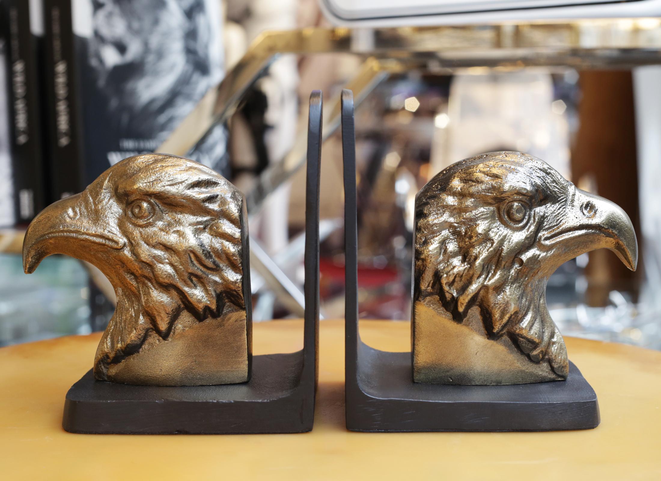 Bookends Eagles set of 2 made in gilt
metal. On blackened metal base.
Measures: L 14 x D 11.5 x H 17.5 cm each.