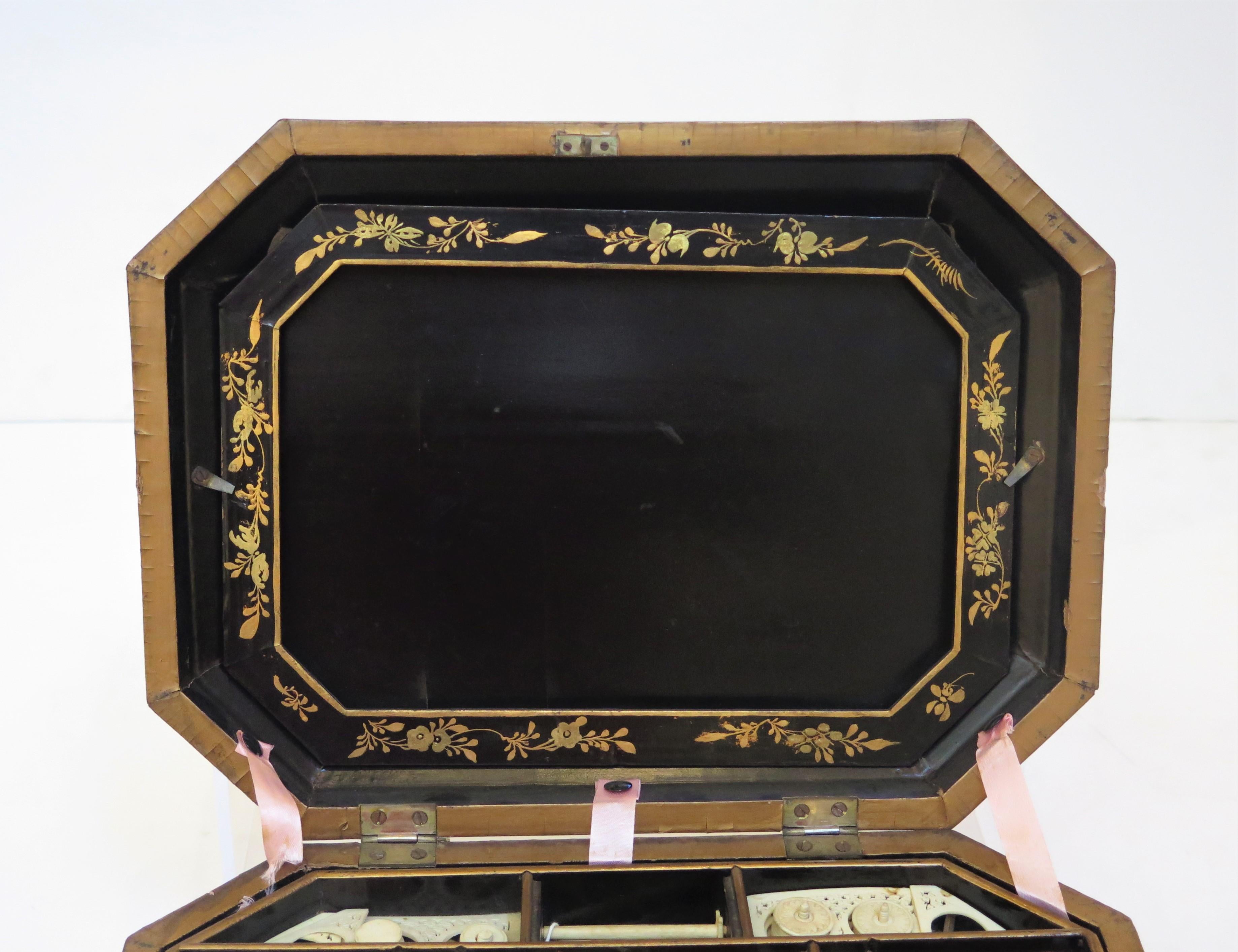 Ealy 19th Century Chinese Export Lacquer Sewing Box For Sale 7