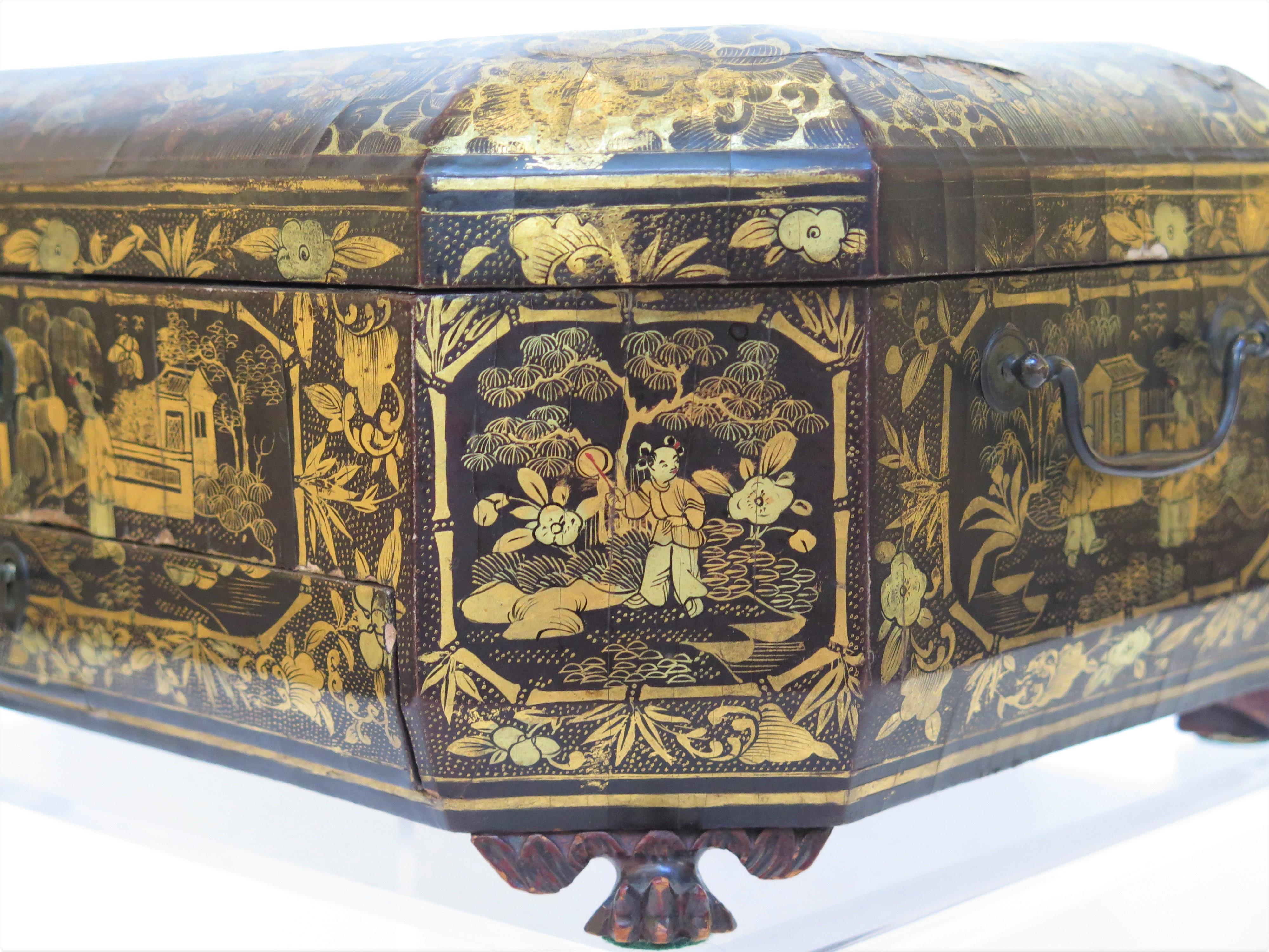 Ealy 19th Century Chinese Export Lacquer Sewing Box For Sale 3