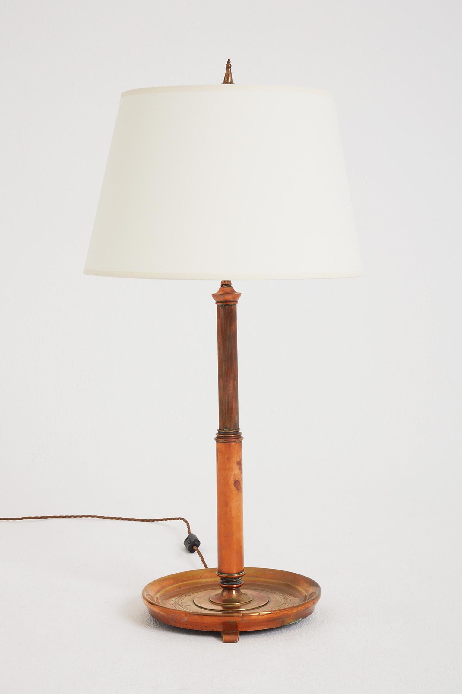 A Neoclassical gilt copper table lamp.
France, circa 1900.
With the shade: 83 cm high by 41 cm high.
Lamp base only: 83 cm high by 27 m diameter.