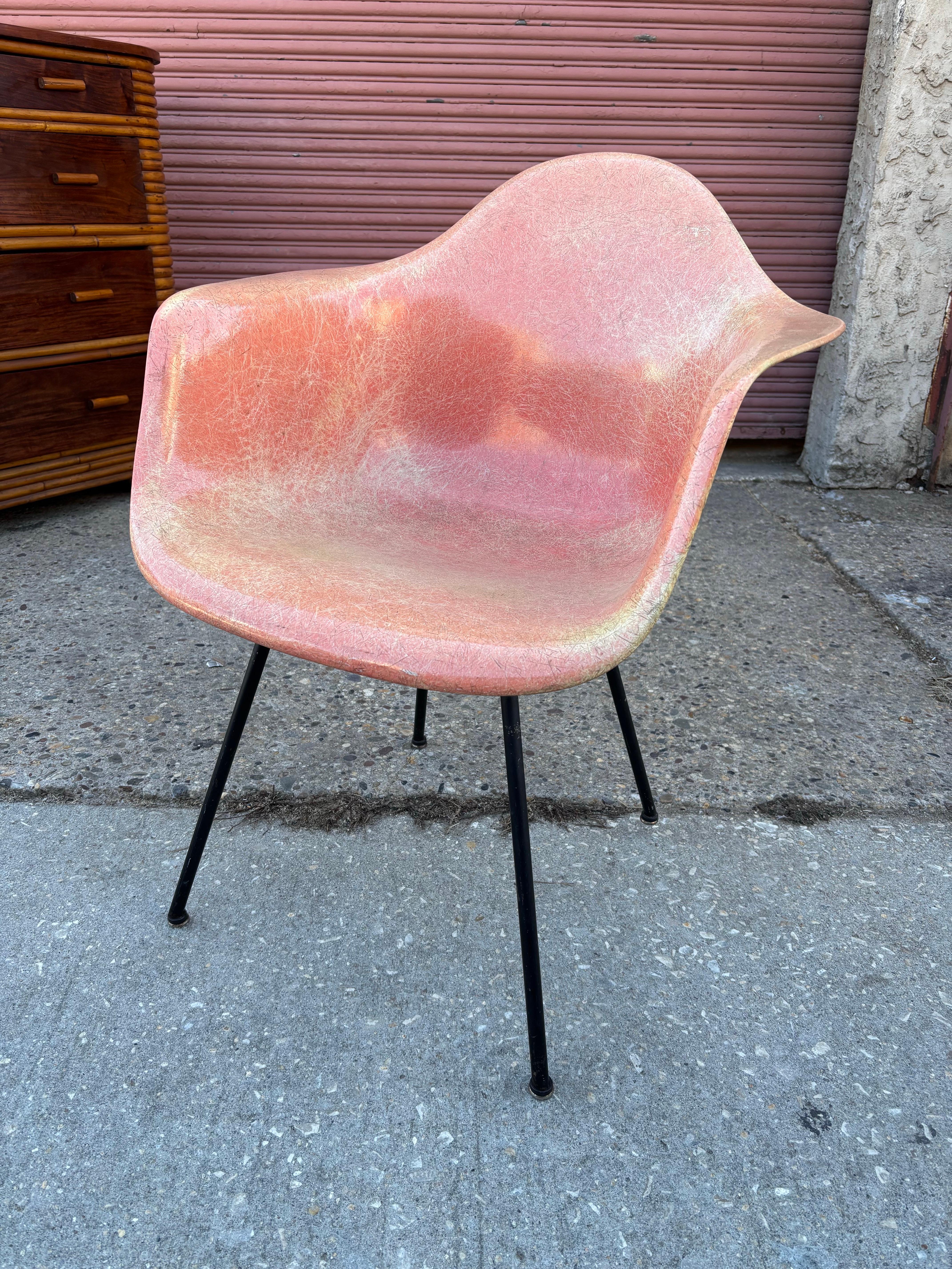 Sillón Eames 1ª Generación Zenith Label Rope Edge DAX Fibra de Vidrio en Bueno estado para la venta en Philadelphia, PA