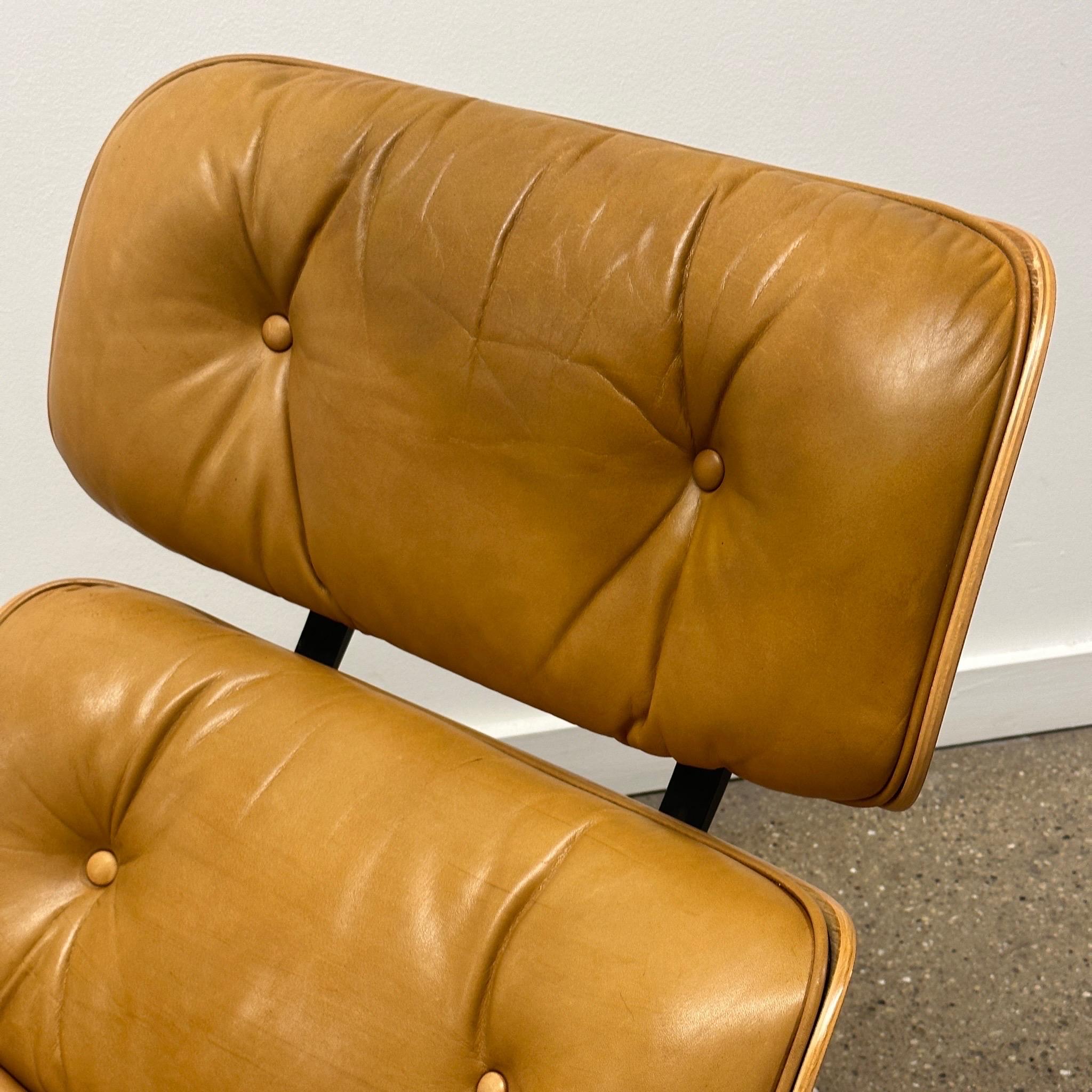 Eames 670/671 Loungesessel + Ottomane von Herman Miller (Leder)