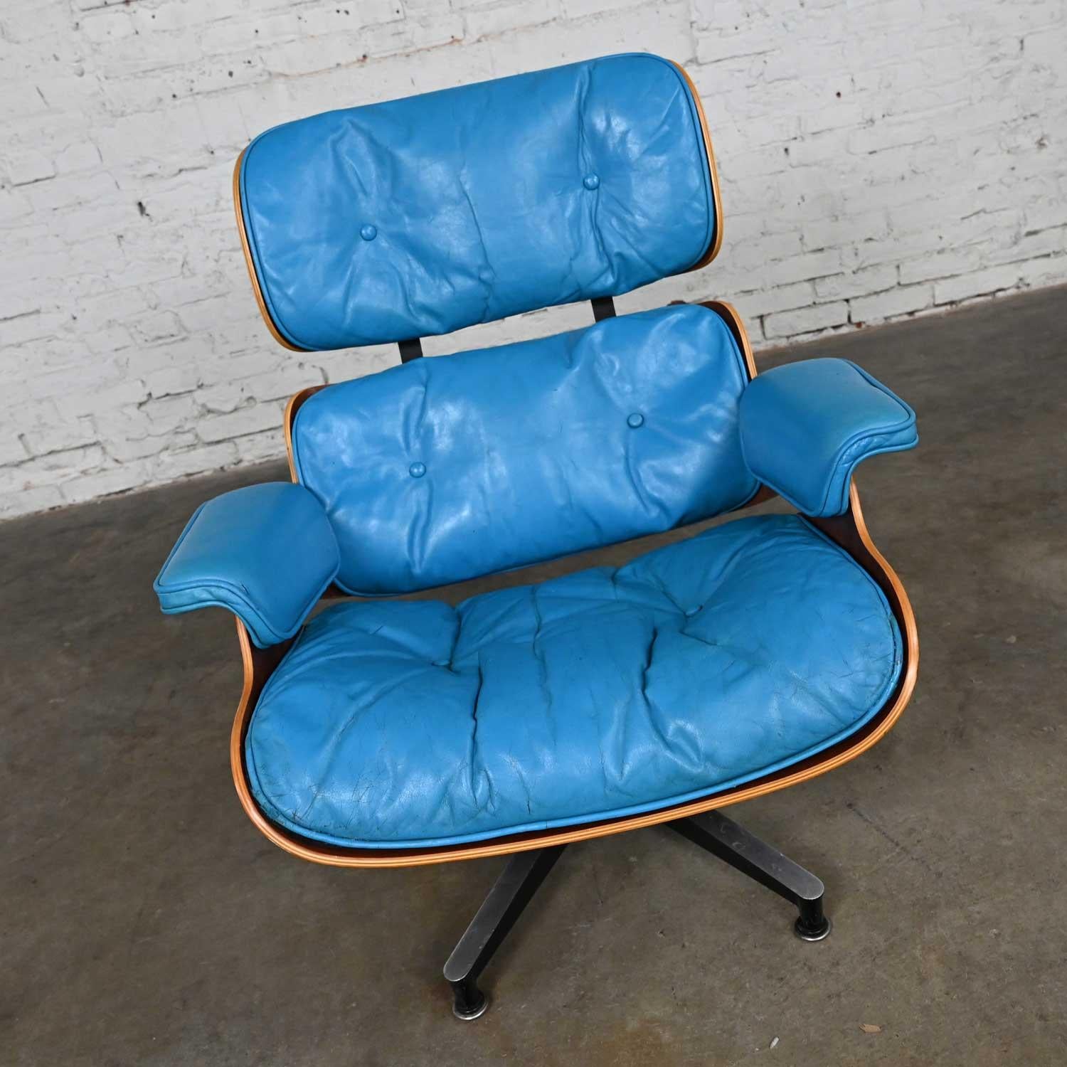 Eames 670 Lounge Chair 671 Ottoman Blue Leather Walnut Rosewood Herman Miller In Good Condition In Topeka, KS