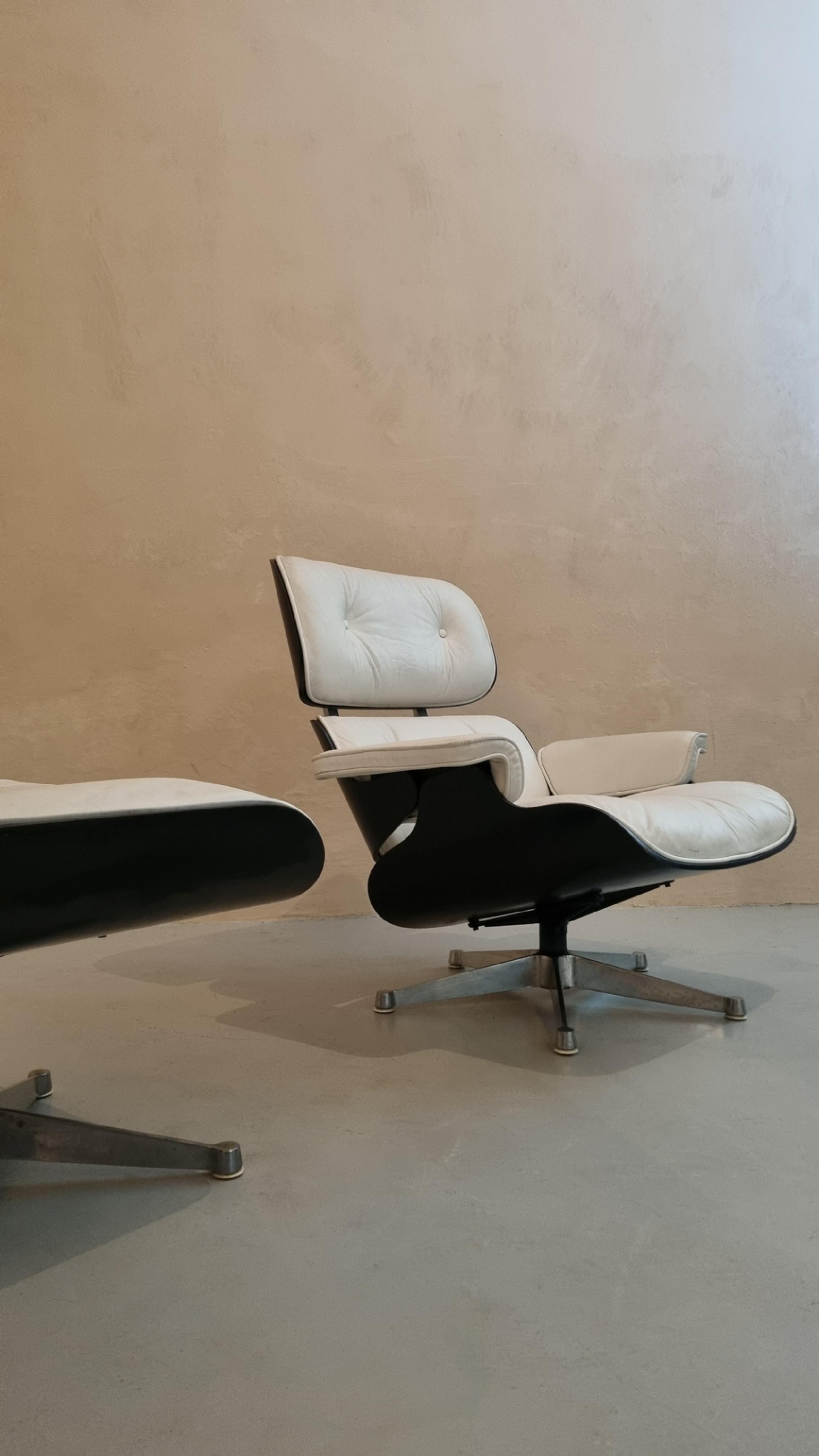 Eames 670 Lounge Chair und 671 Ottomane, entworfen von Charles und Ray Eames für ICF (Italian) im Angebot