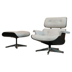 Eames 670 Lounge Chair und 671 Ottomane, entworfen von Charles und Ray Eames für ICF