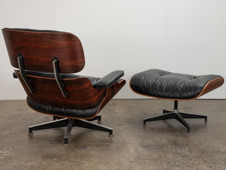 Eames 670 Lounge Chair and 671 Ottoman In Good Condition For Sale In Brooklyn, NY