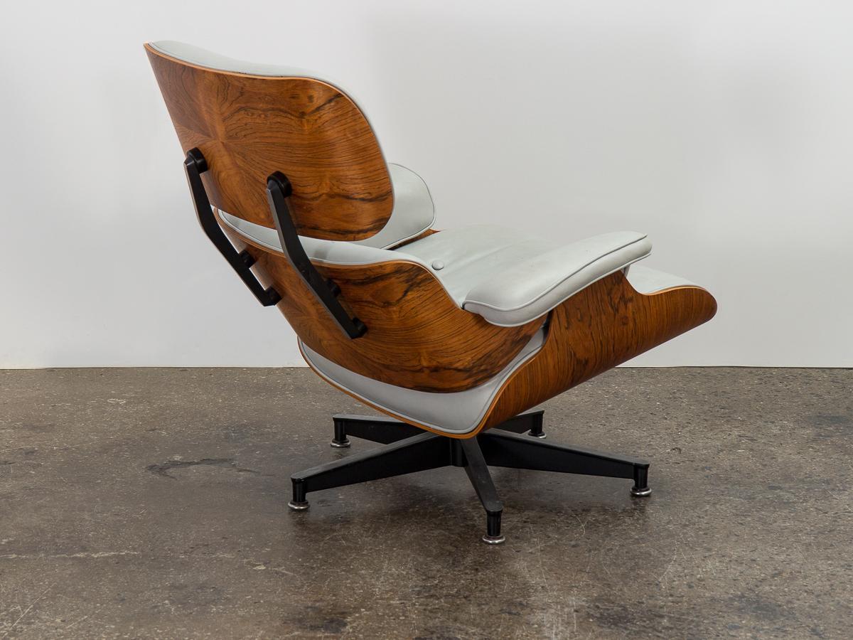 Eames 670 Lounge Chair and 671 Ottoman In Good Condition In Brooklyn, NY