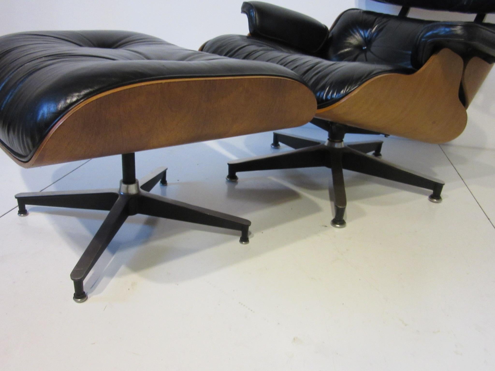 Eames Walnut 670 Lounge Chair mit Ottomane von Herman Miller im Zustand „Gut“ in Cincinnati, OH