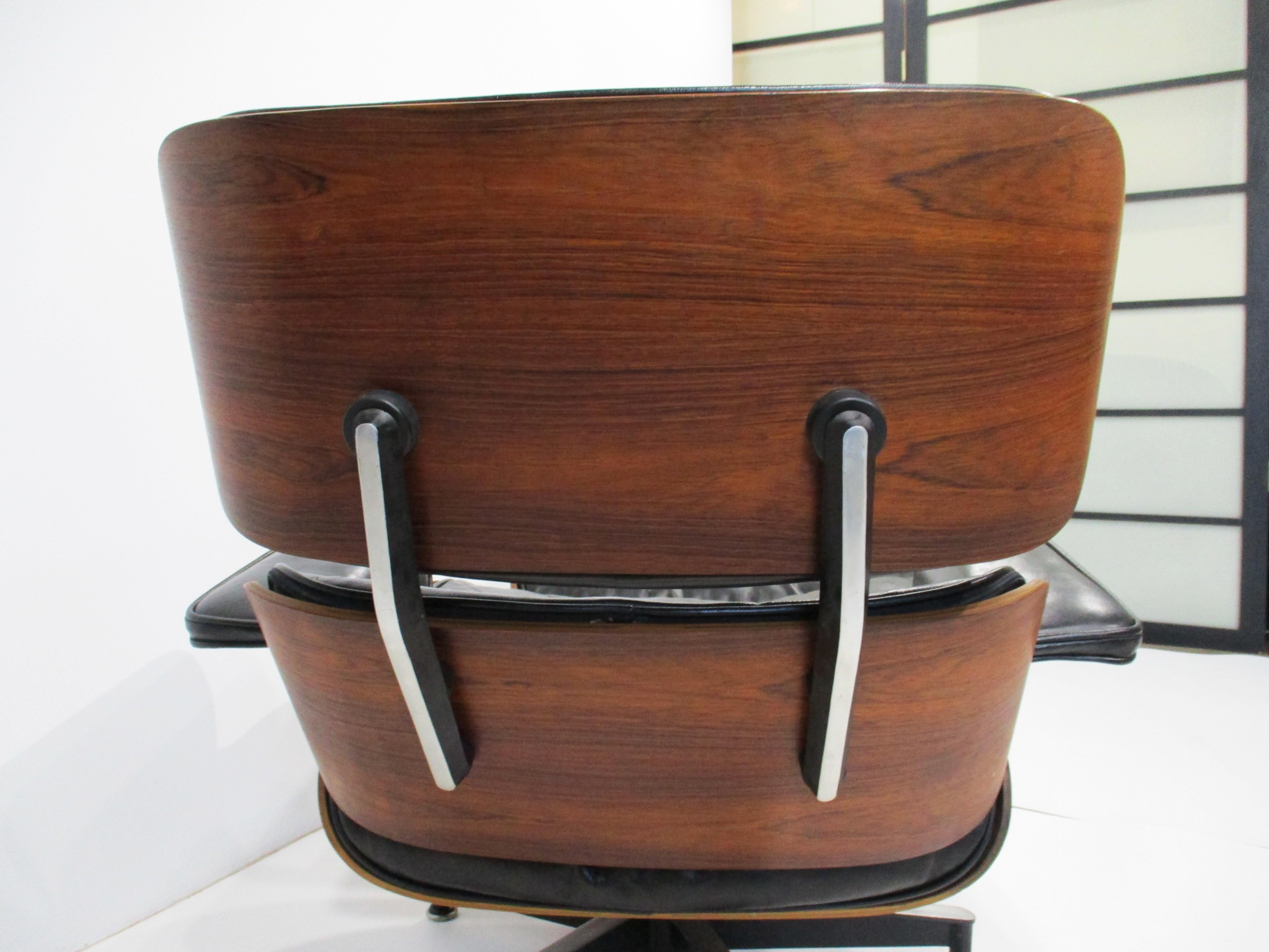 Eames 670 Rosewood Leather Lounge Chair with Ottoman for Herman Miller (A) For Sale 8