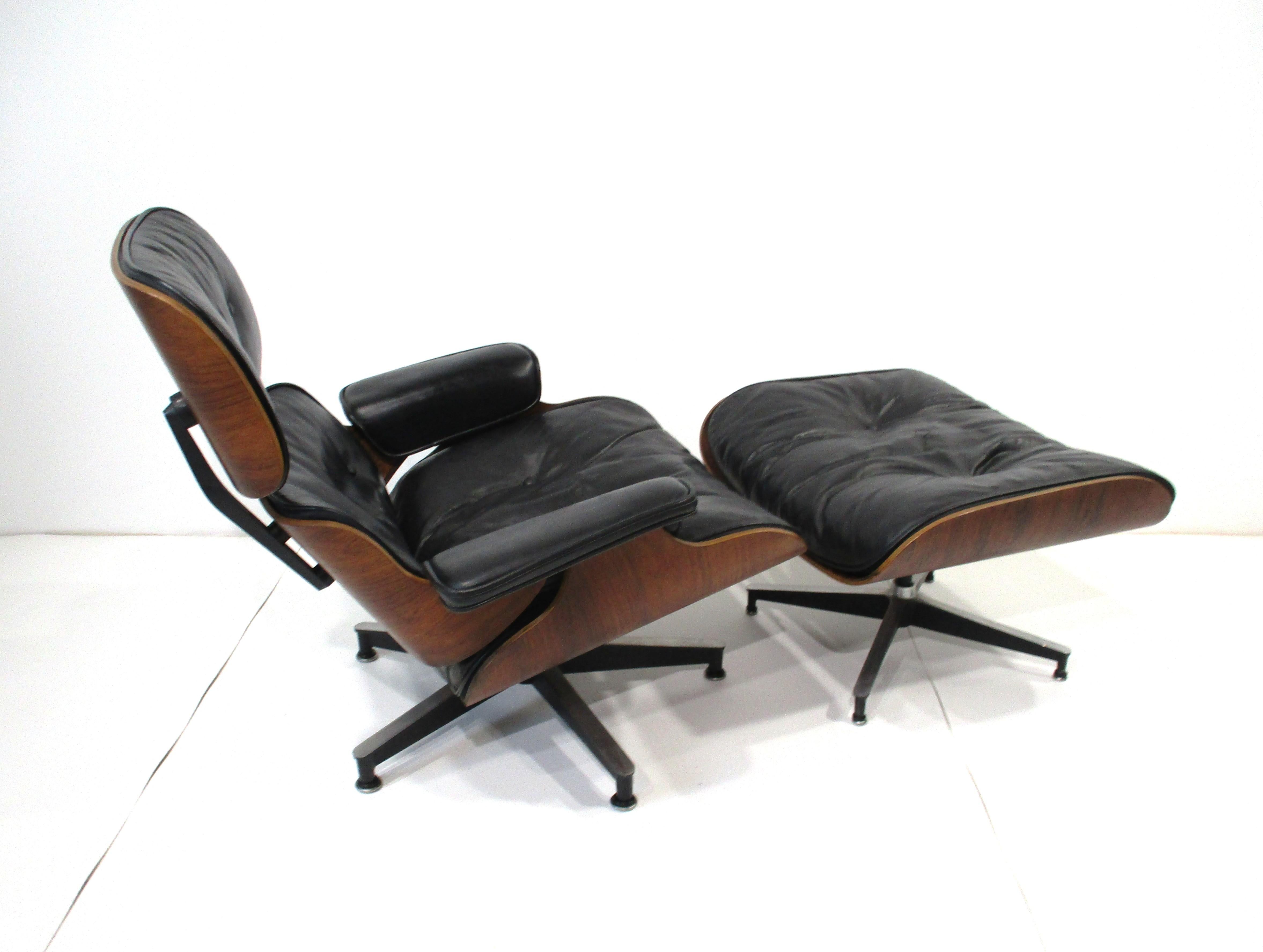 Eames 670 Rosewood Leather Lounge Chair with Ottoman for Herman Miller (A) For Sale 11