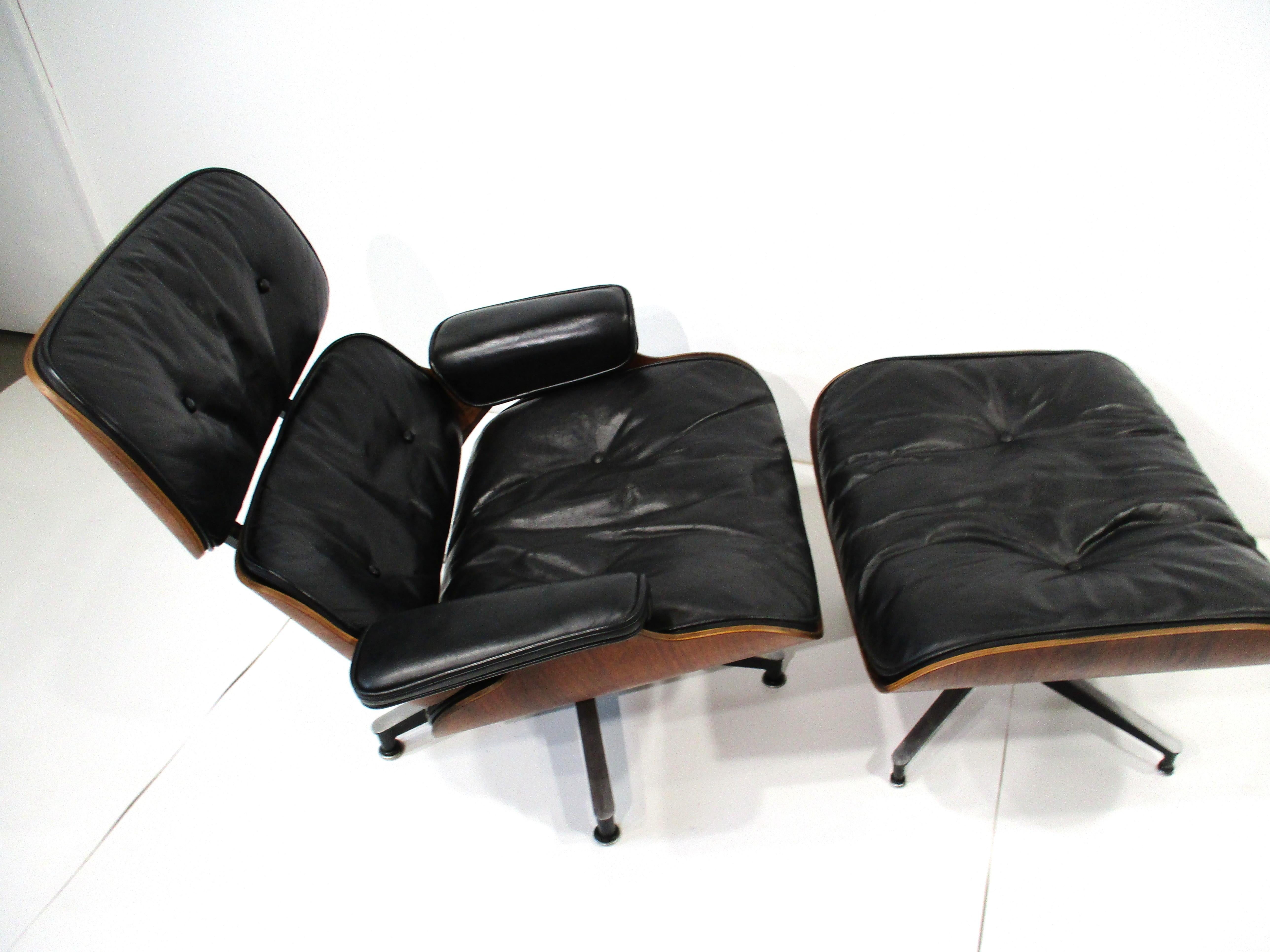 Eames 670 Rosewood Leather Lounge Chair with Ottoman for Herman Miller (A) For Sale 12