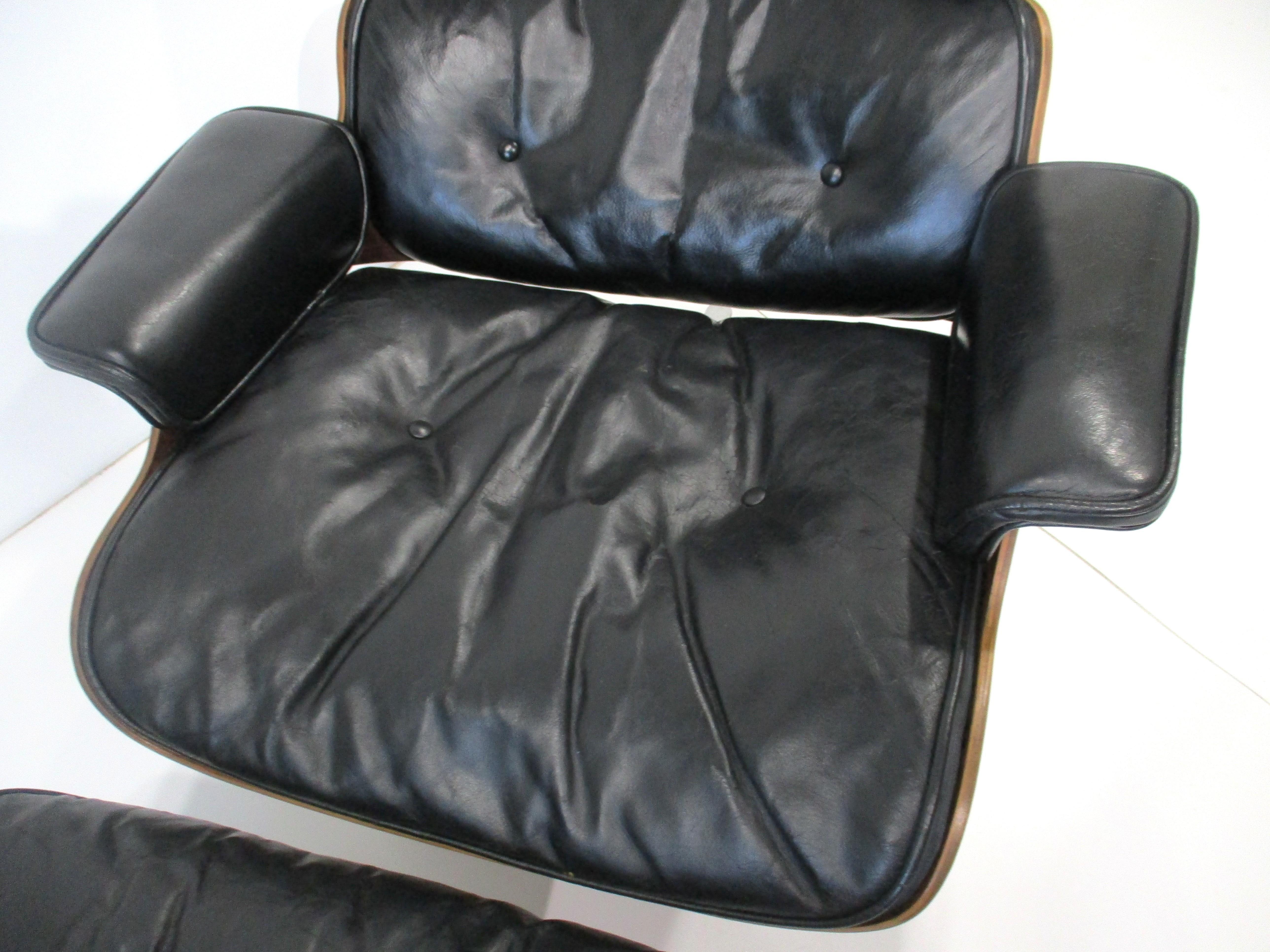 Aluminum Eames 670 Rosewood Leather Lounge Chair with Ottoman for Herman Miller (A) For Sale