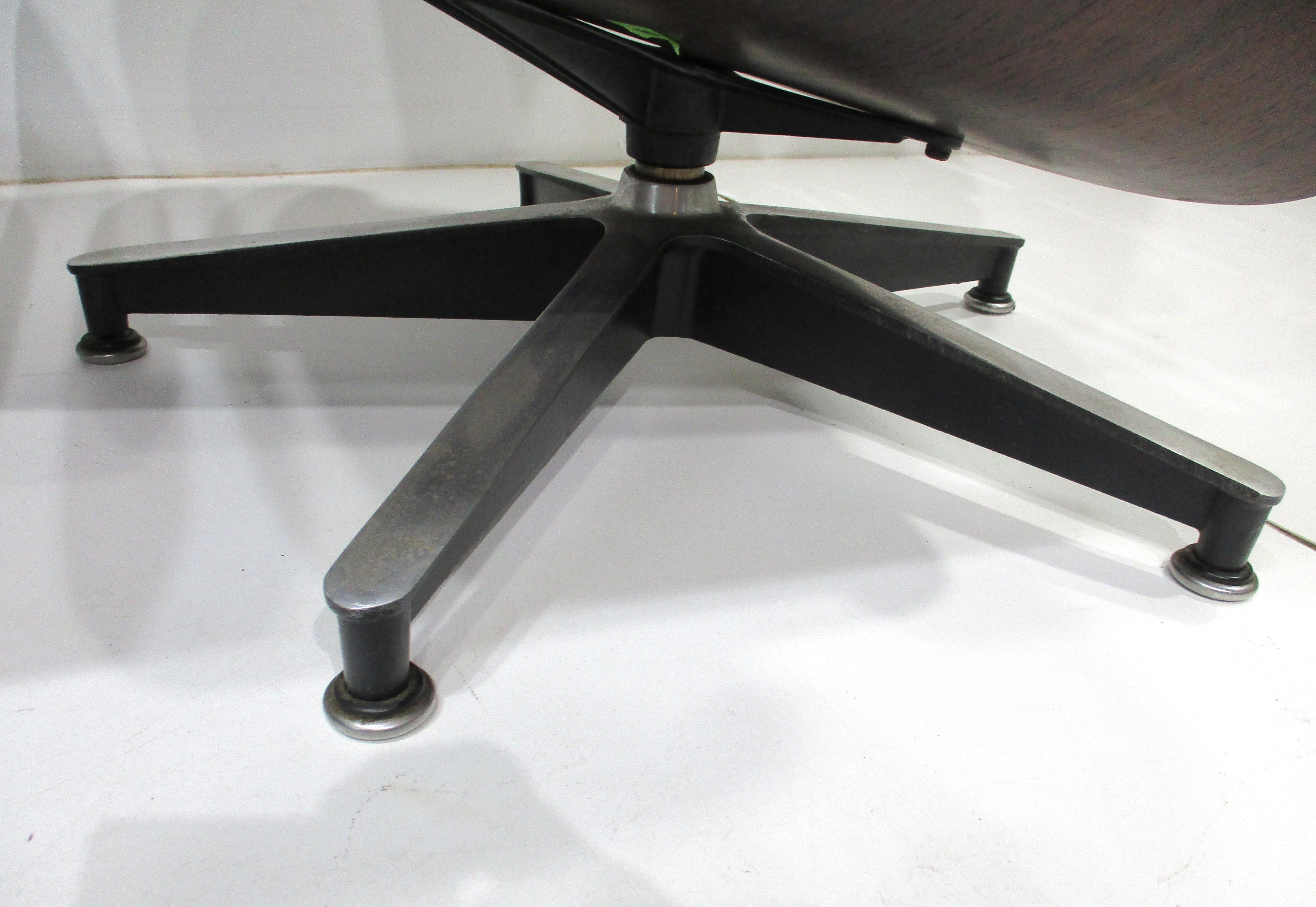 Eames 670 Palisander Leder Lounge Chair mit Ottomane für Herman Miller (DB) im Angebot 6