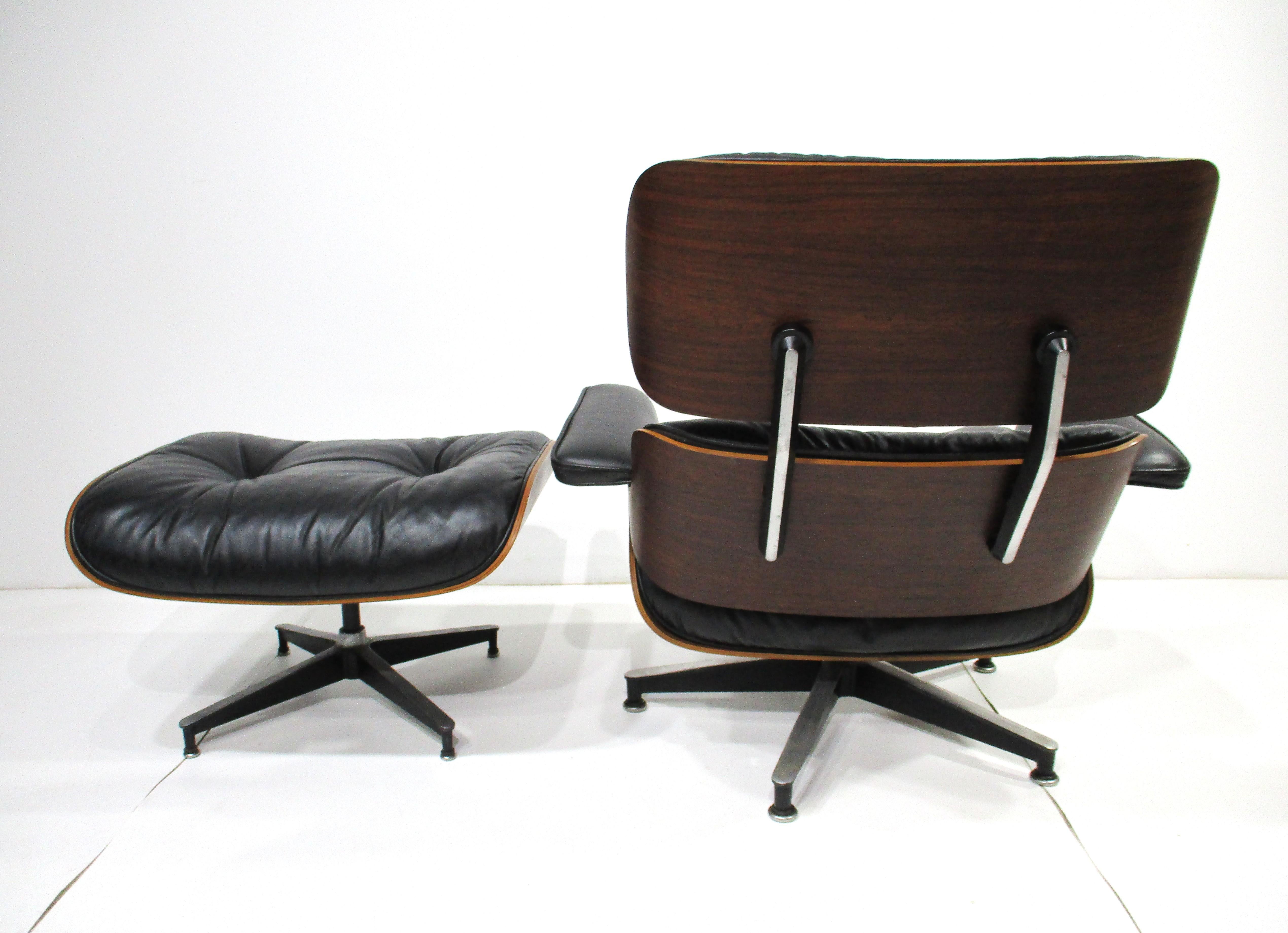 Eames 670 Palisander Leder Lounge Chair mit Ottomane für Herman Miller (DB) im Zustand „Gut“ im Angebot in Cincinnati, OH