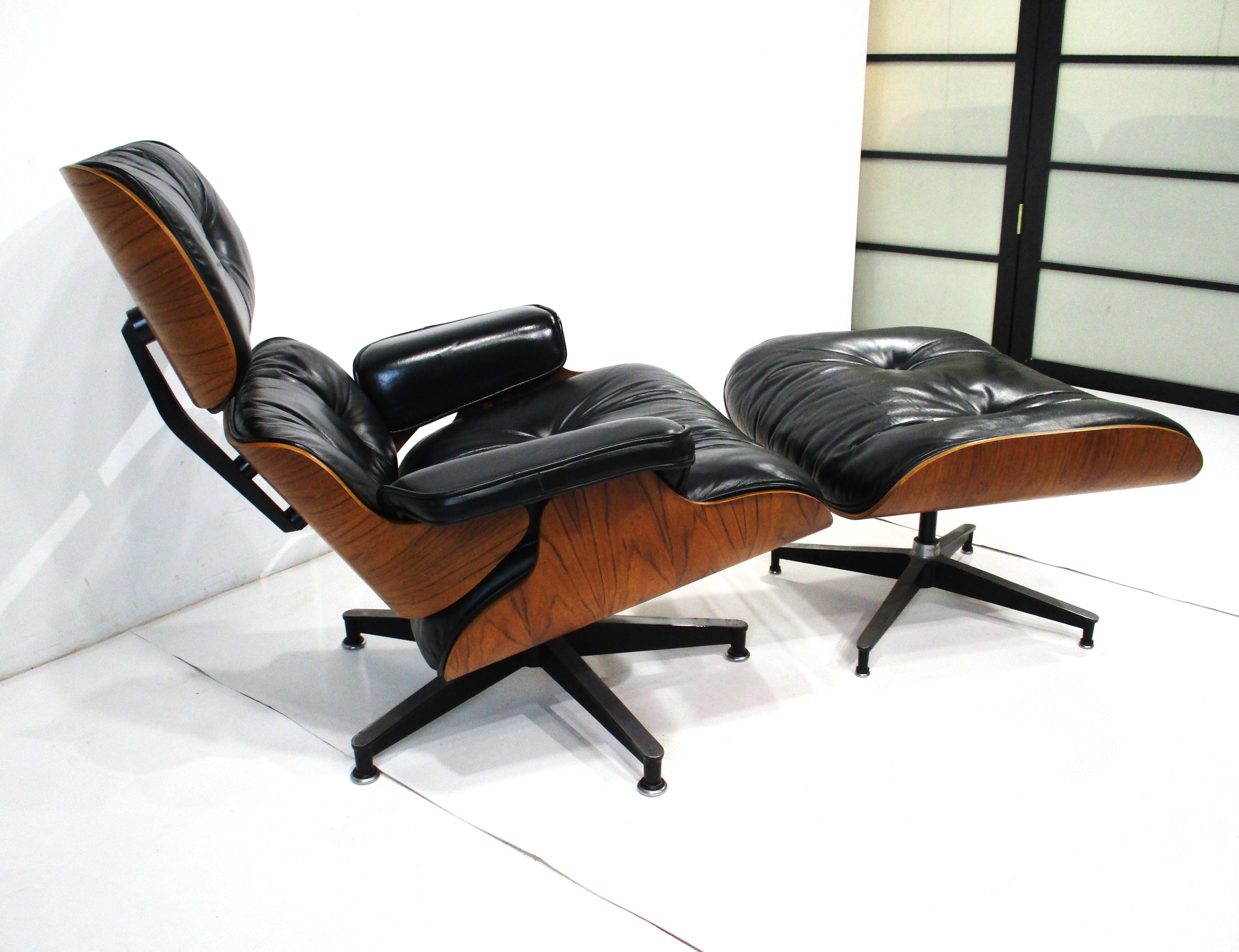 Mid-Century Modern Eames 670 Rosewood Leather Lounge Chair with Ottoman for Herman Miller For Sale