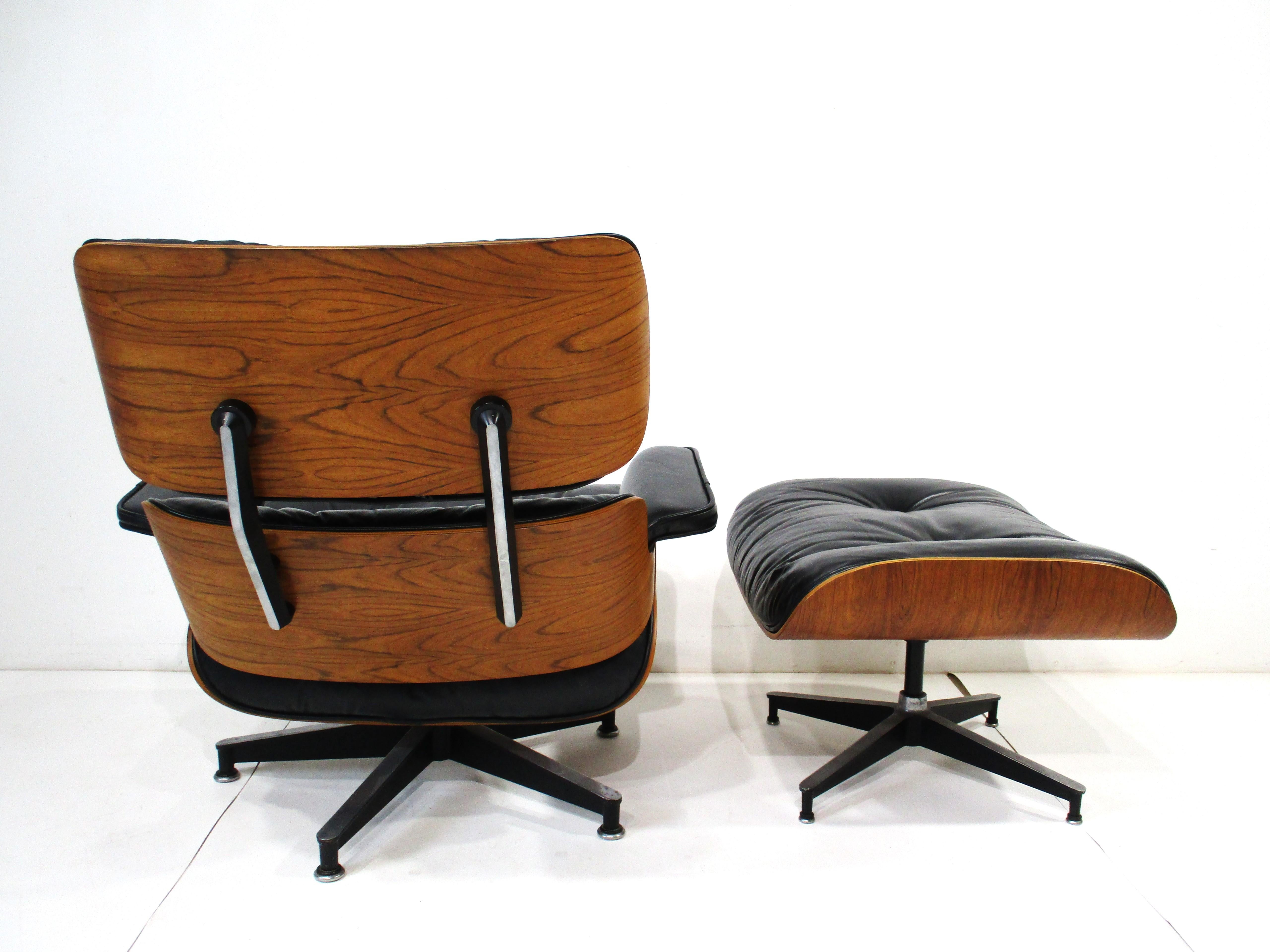 Eames 670 Rosewood Leather Lounge Chair with Ottoman for Herman Miller In Good Condition For Sale In Cincinnati, OH