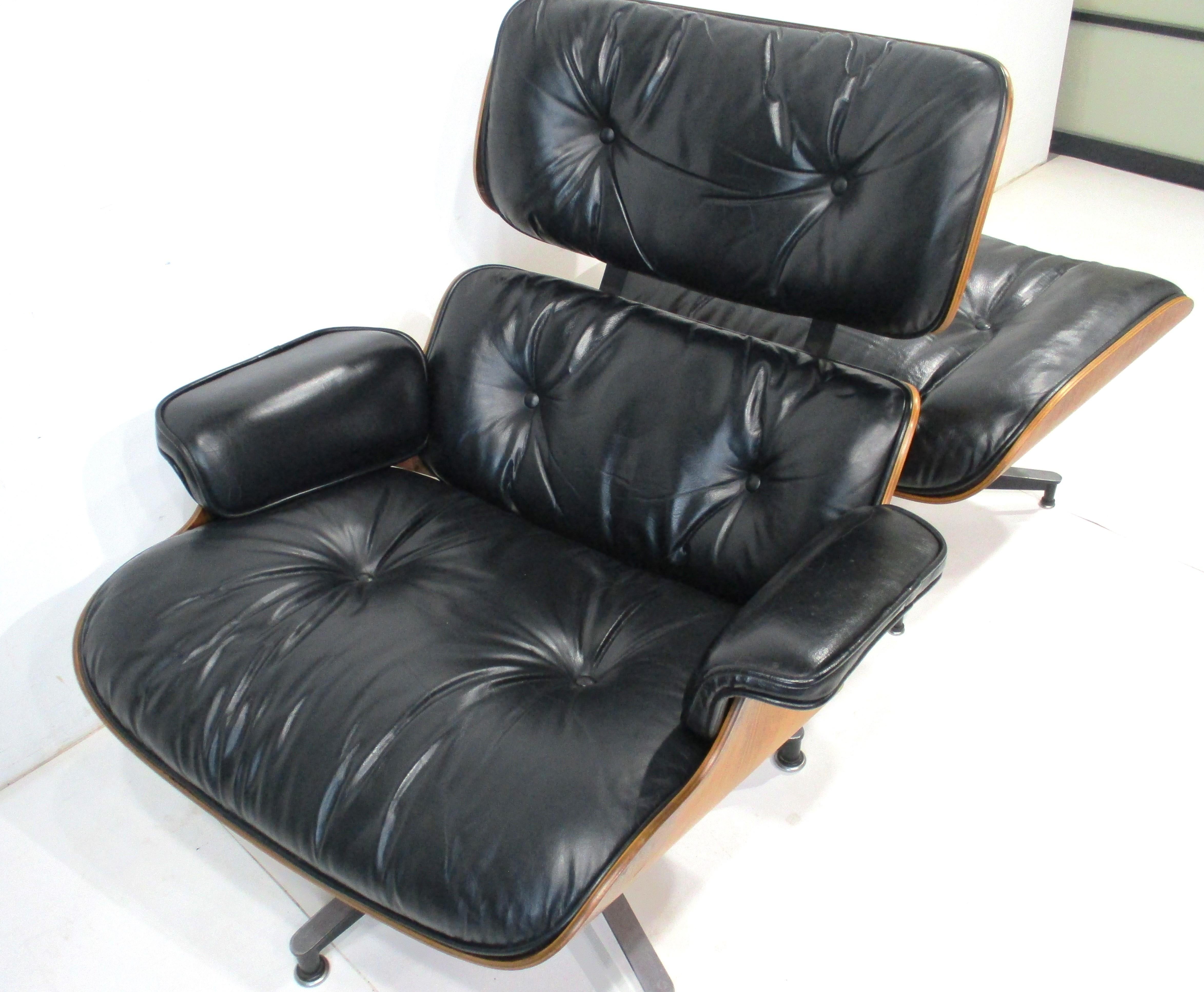 Eames 670 Rosewood Leather Lounge Chair with Ottoman for Herman Miller For Sale 1