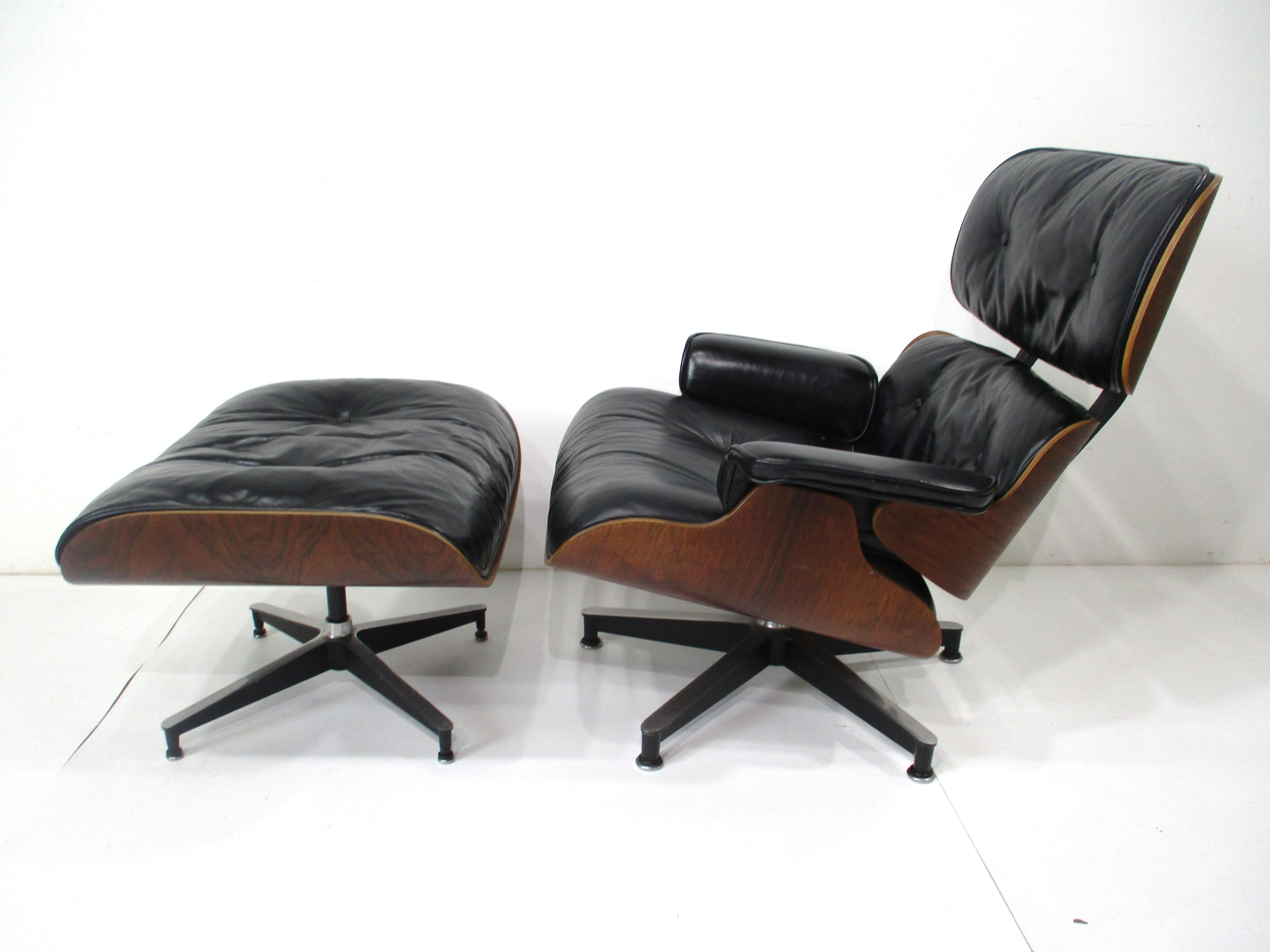 Mid-Century Modern Eames 670 Rosewood Leather Lounge Chair with Ottoman  