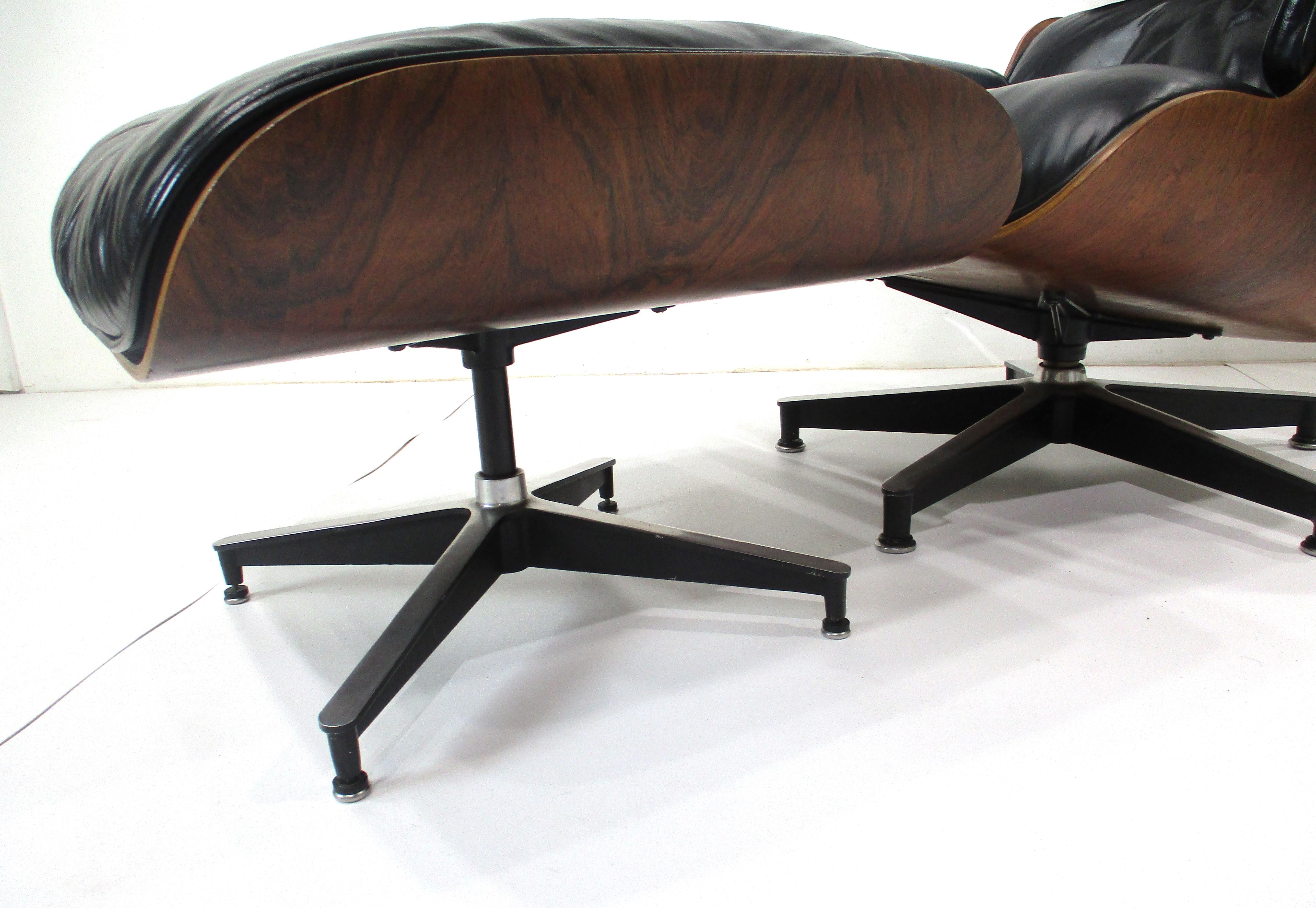 20th Century Eames 670 Rosewood Leather Lounge Chair with Ottoman  