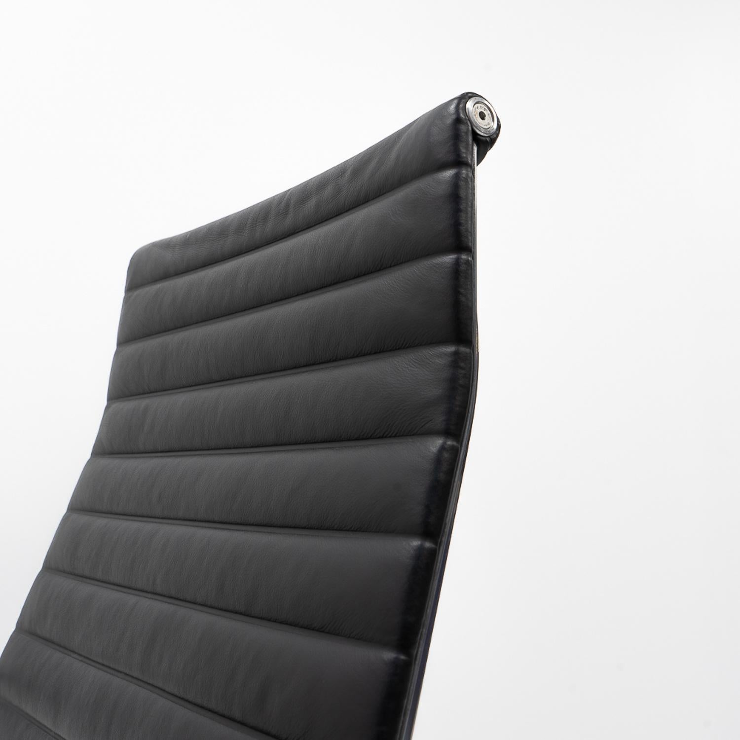 Eames Alu Group Office Chair EA337 by Herman Miller In Good Condition In Renens, CH