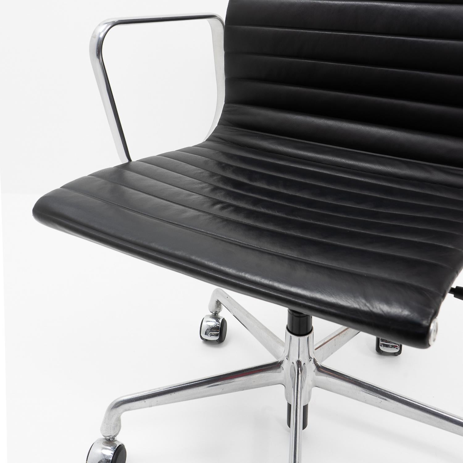 Late 20th Century Eames Alu Group Office Chair EA337 by Herman Miller