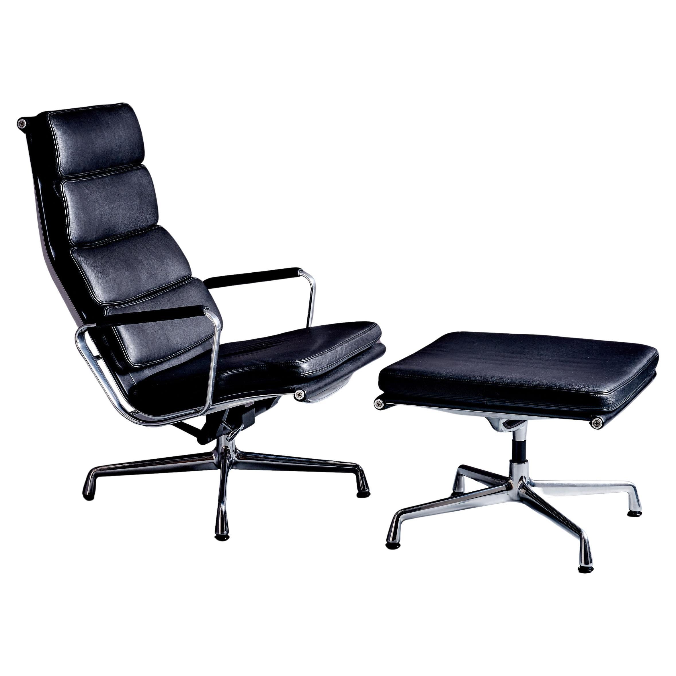 Silla Eames Alu Lounge EA 222 Soft Pad con Ottomane EA 223 en venta
